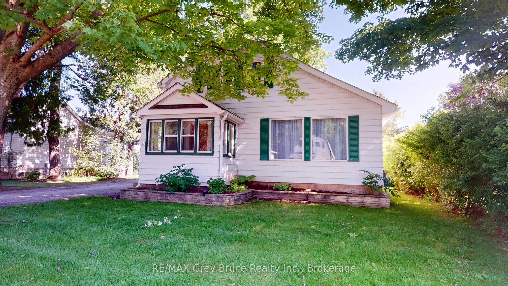 621 11th Street W, Owen Sound, ON N4K 3T2 photo 2