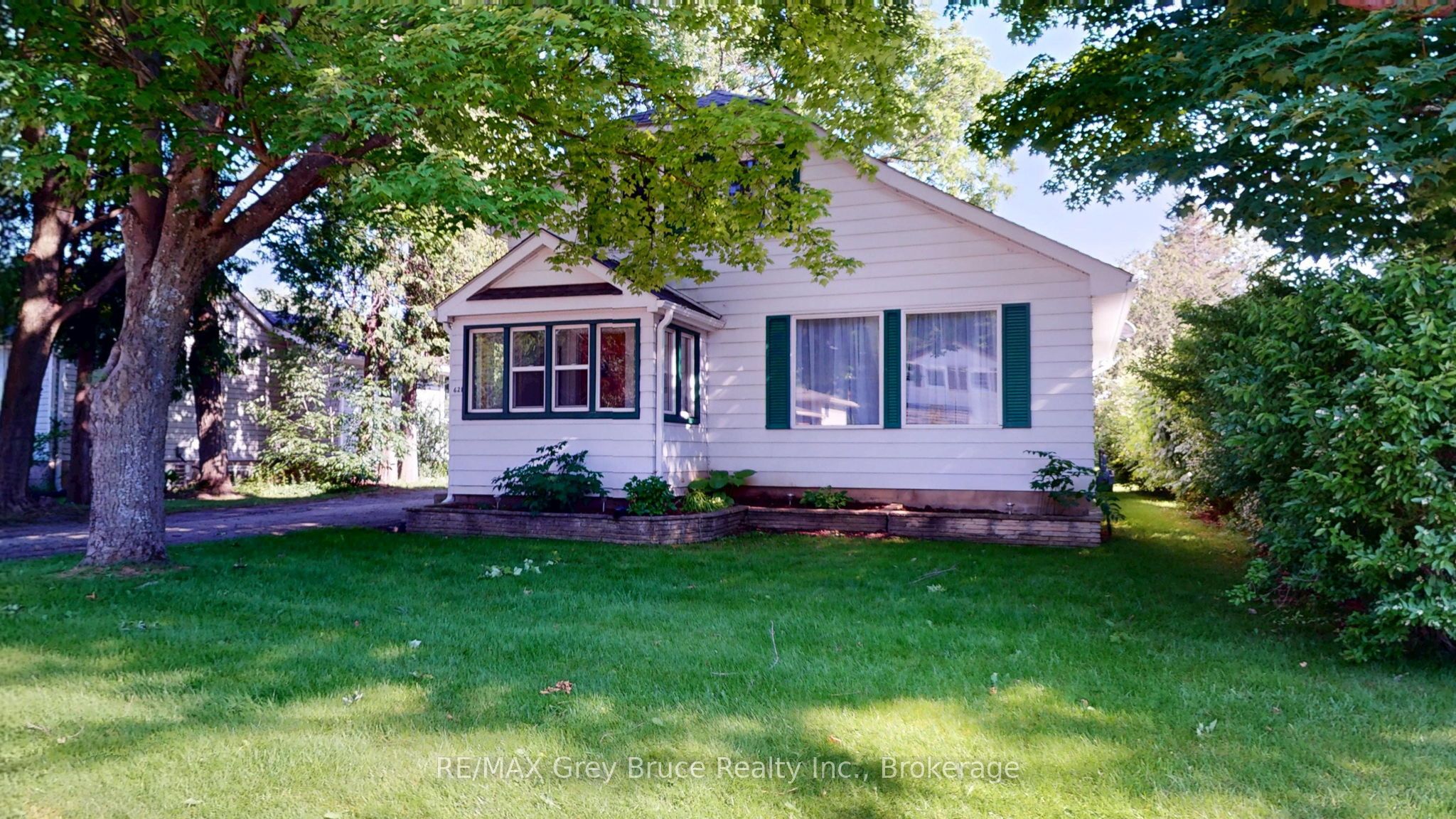 621 11th Street W, Owen Sound, ON N4K 3T2 photo 3