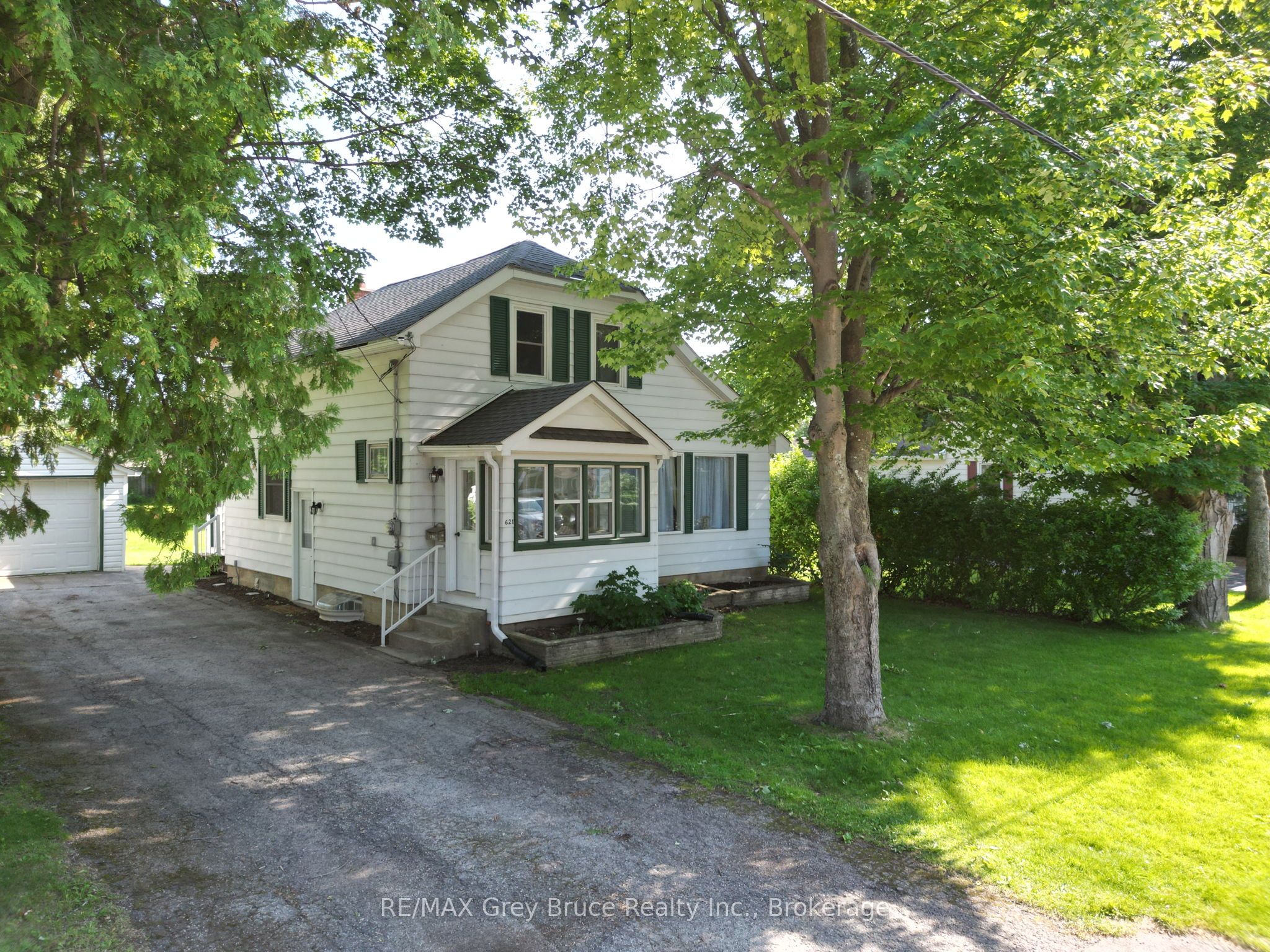 621 11th Street W, Owen Sound, ON N4K 3T2 photo 4