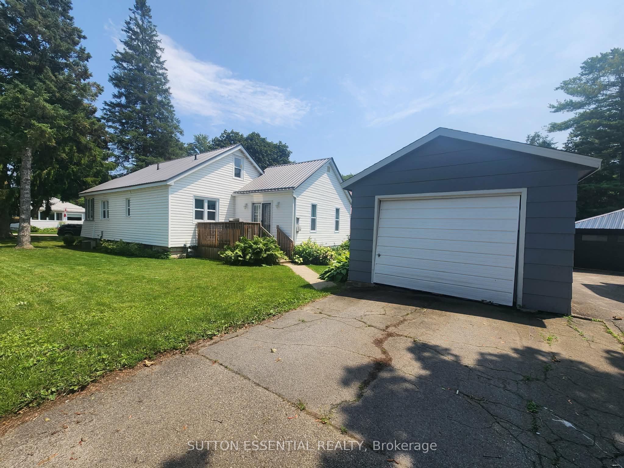 10 Oak Street, Brockville, ON K6V 5P9 photo 2