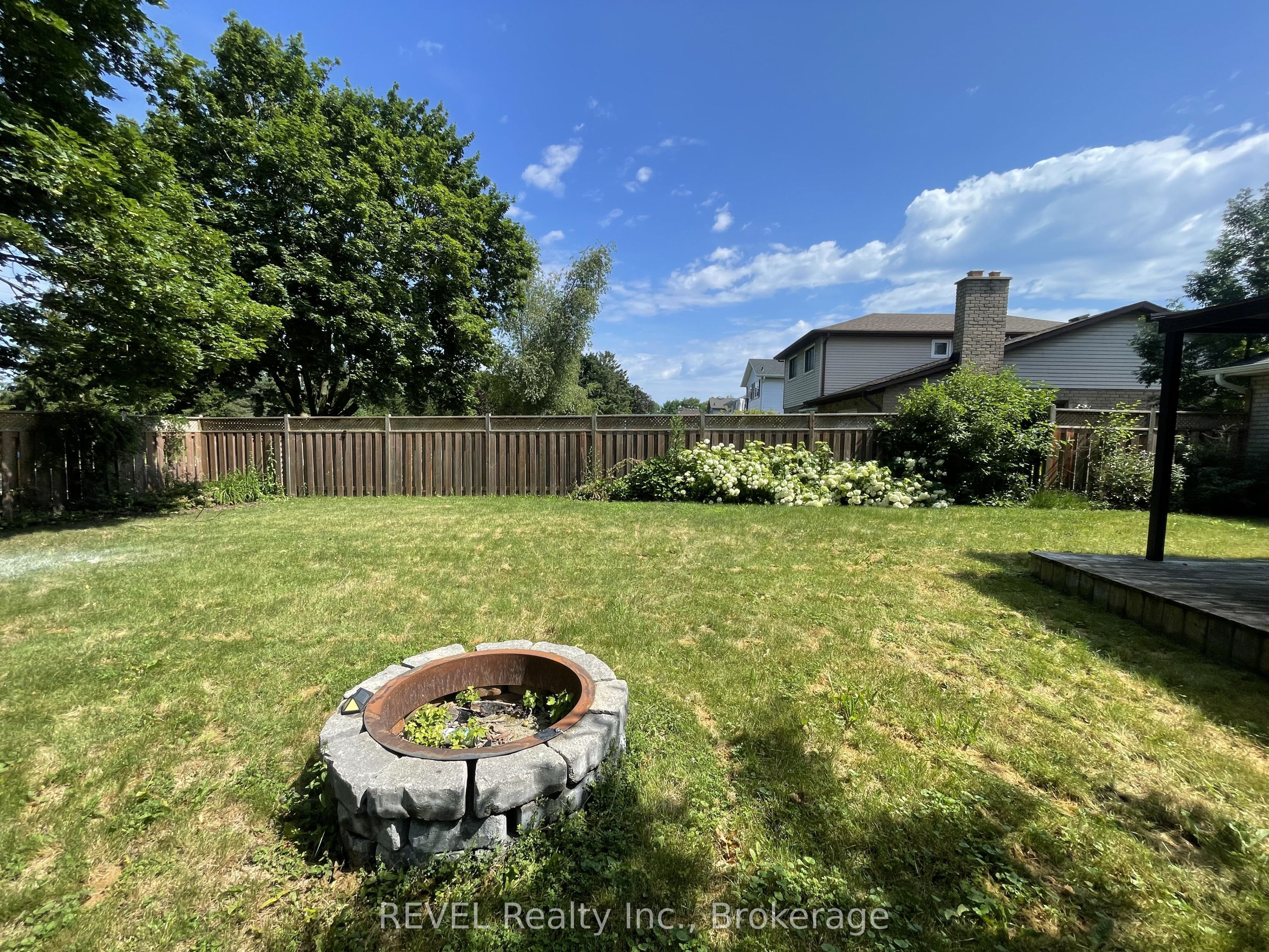 24 Rembrandt Drive, Grimsby, ON L3M 5A1 photo 3