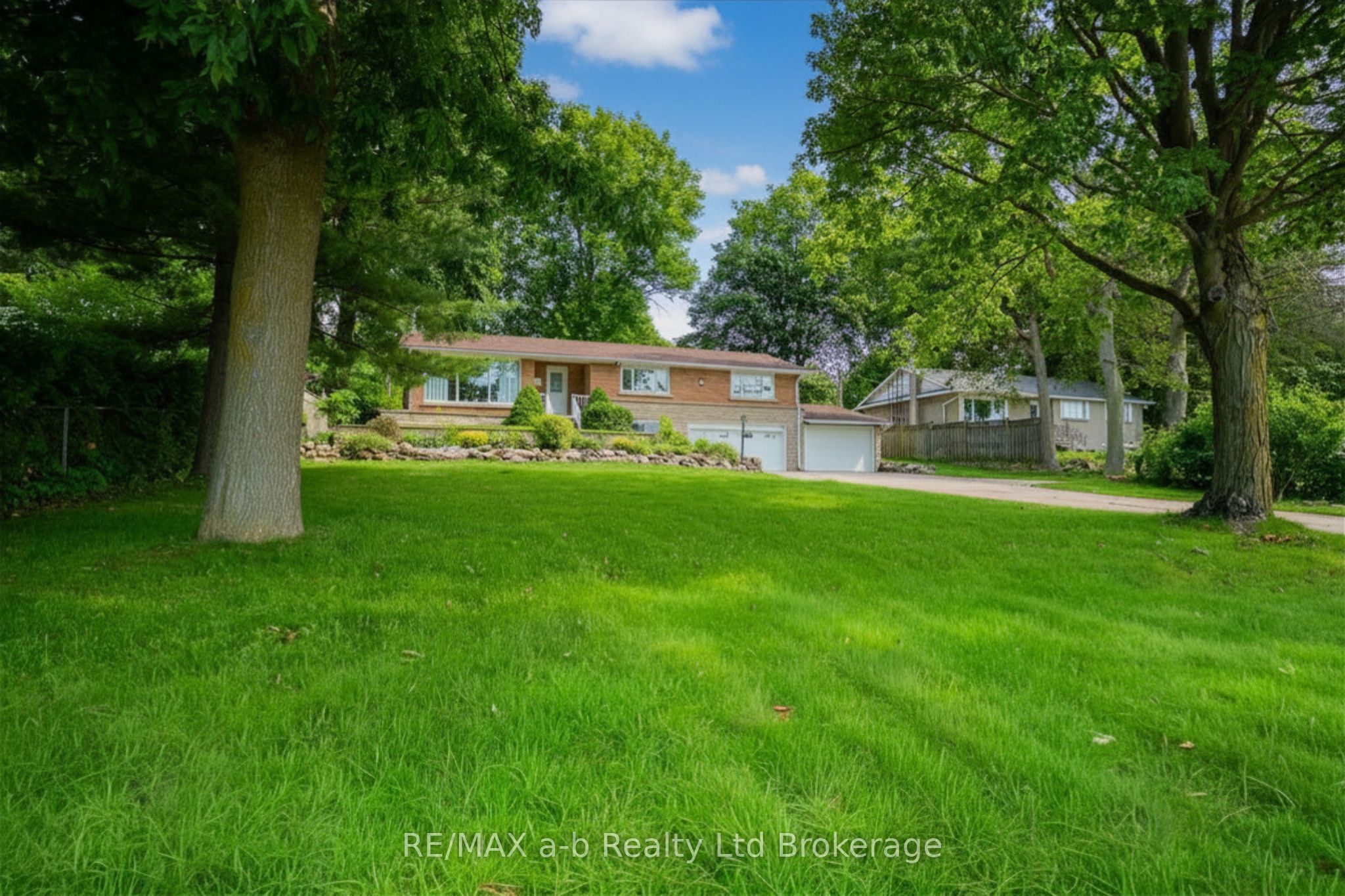 88 North Street W, Tillsonburg, ON N4G 1C3