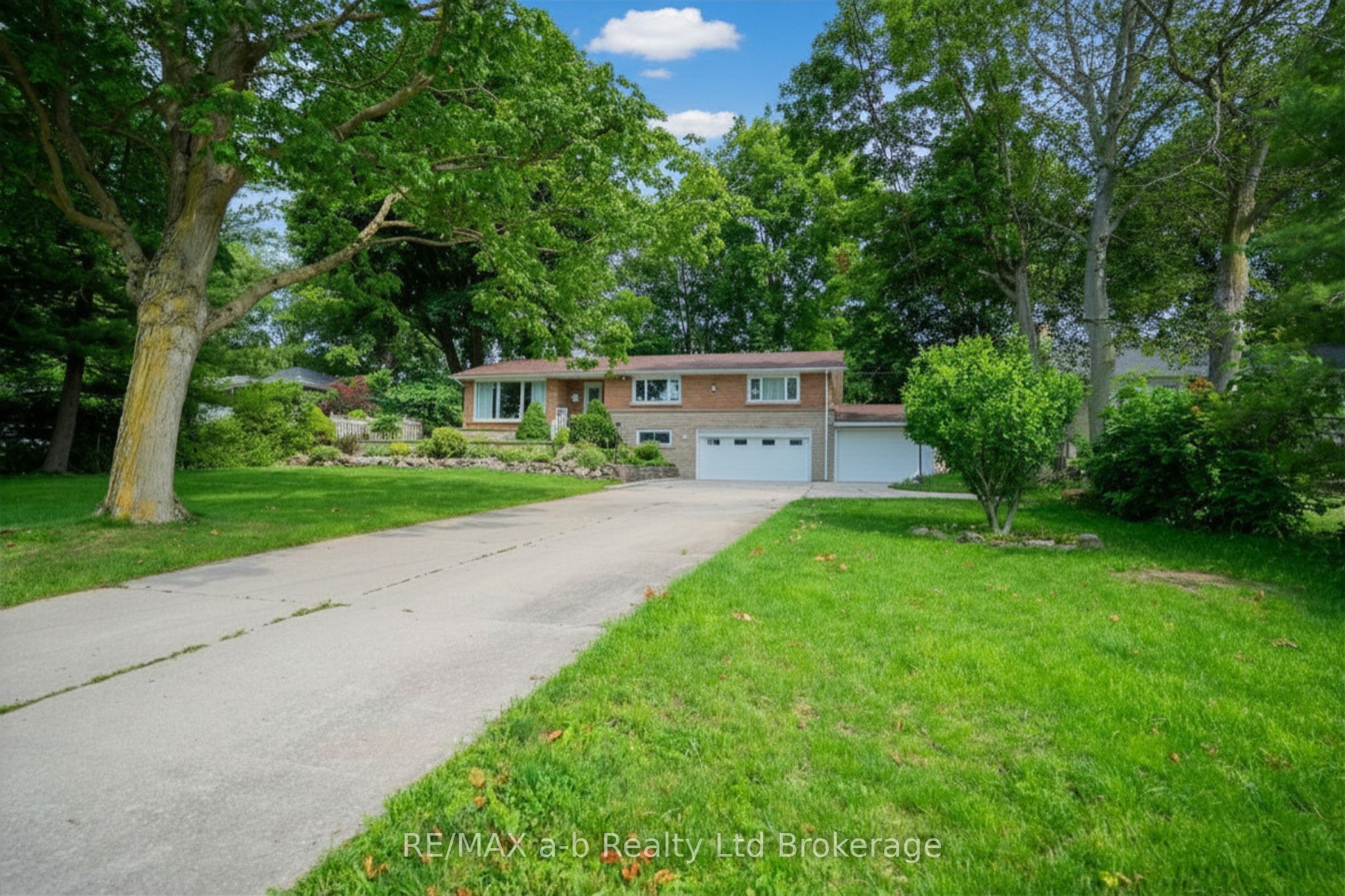 88 North Street W, Tillsonburg, ON N4G 1C3 photo 2