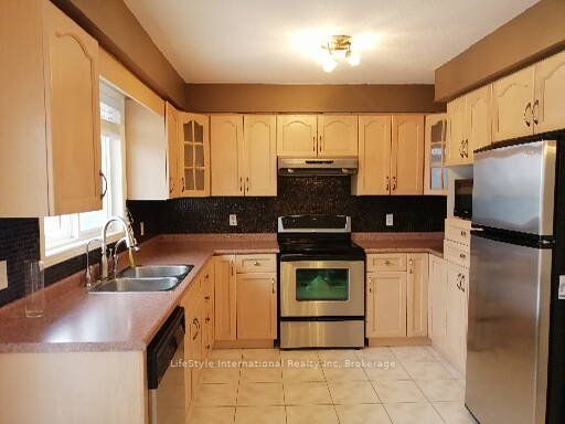 22 Clairfields Drive W Main Unit, Guelph, ON N1G 5H5 photo 4
