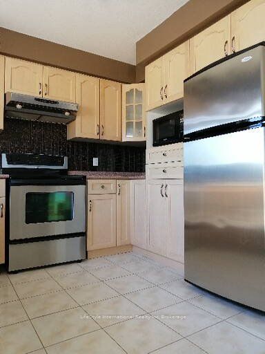 22 Clairfields Drive W Main Unit, Guelph, ON N1G 5H5 photo 5