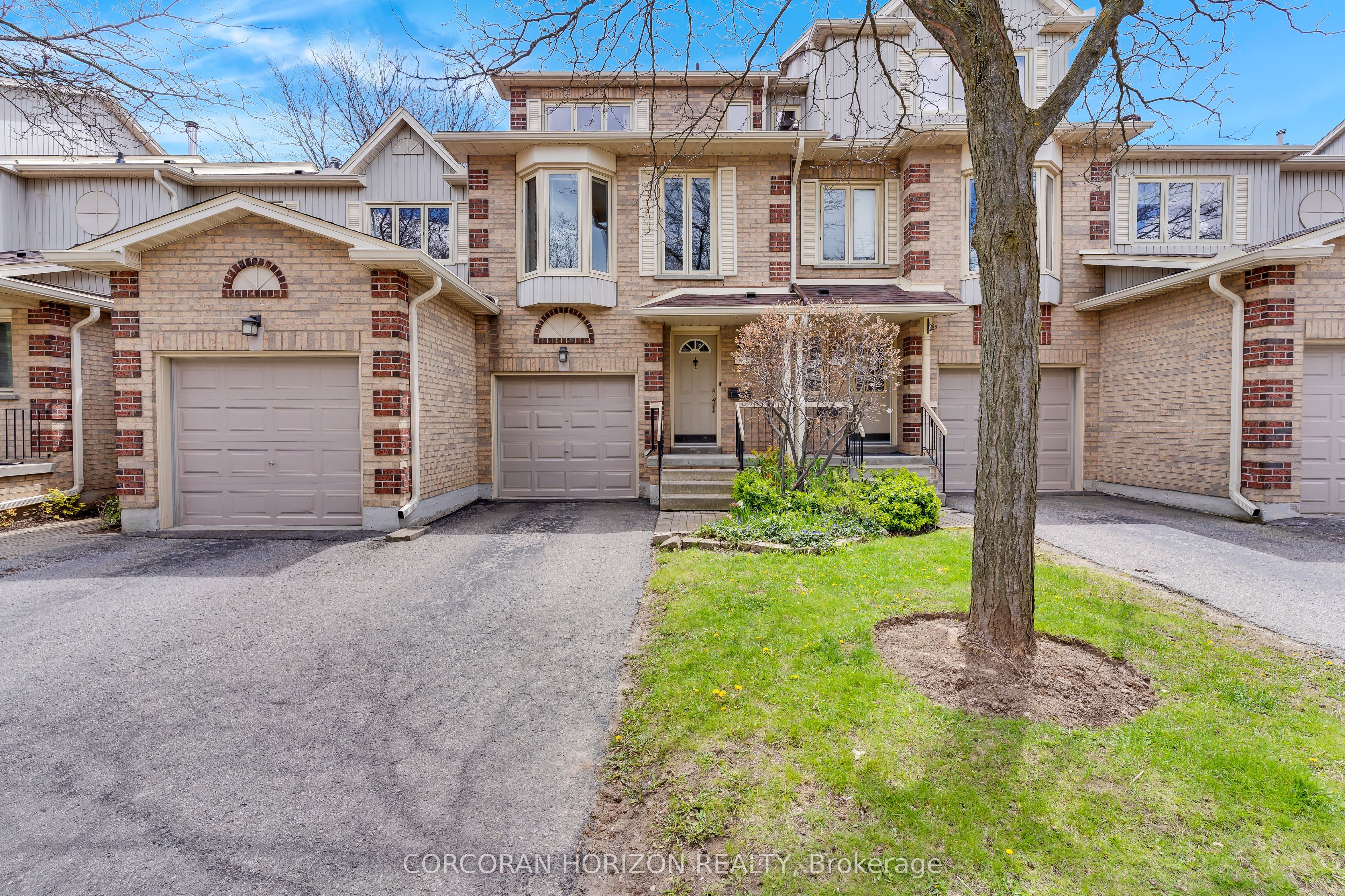 302 College Avenue W 74, Guelph, ON N1G 4T6