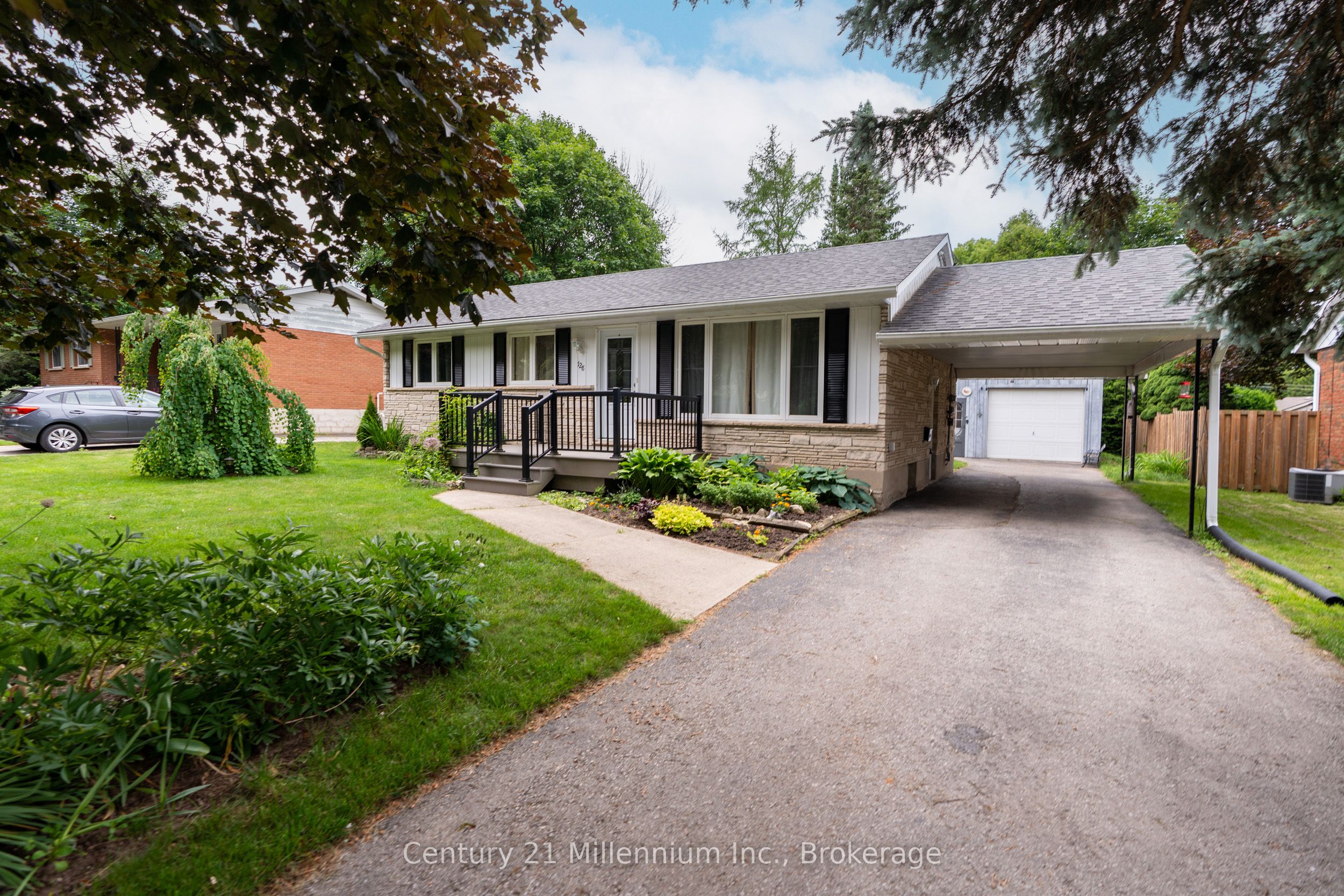 128 7th Avenue E, Owen Sound, ON N4K 2W7 photo 2