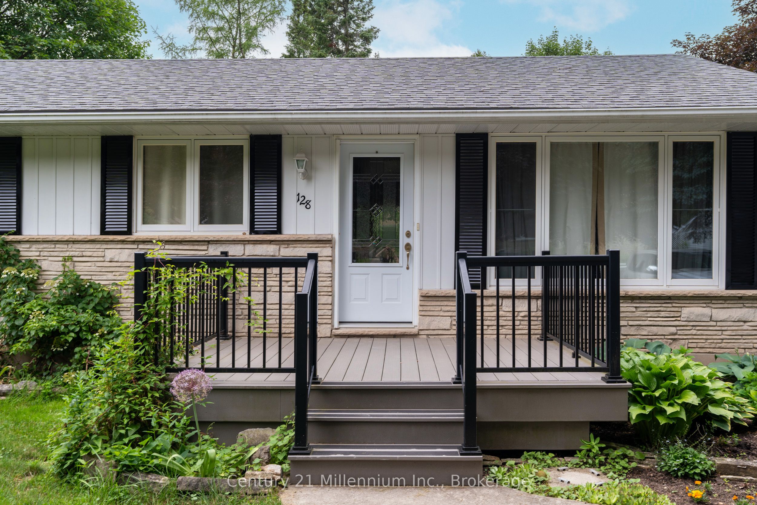 128 7th Avenue E, Owen Sound, ON N4K 2W7 photo 3