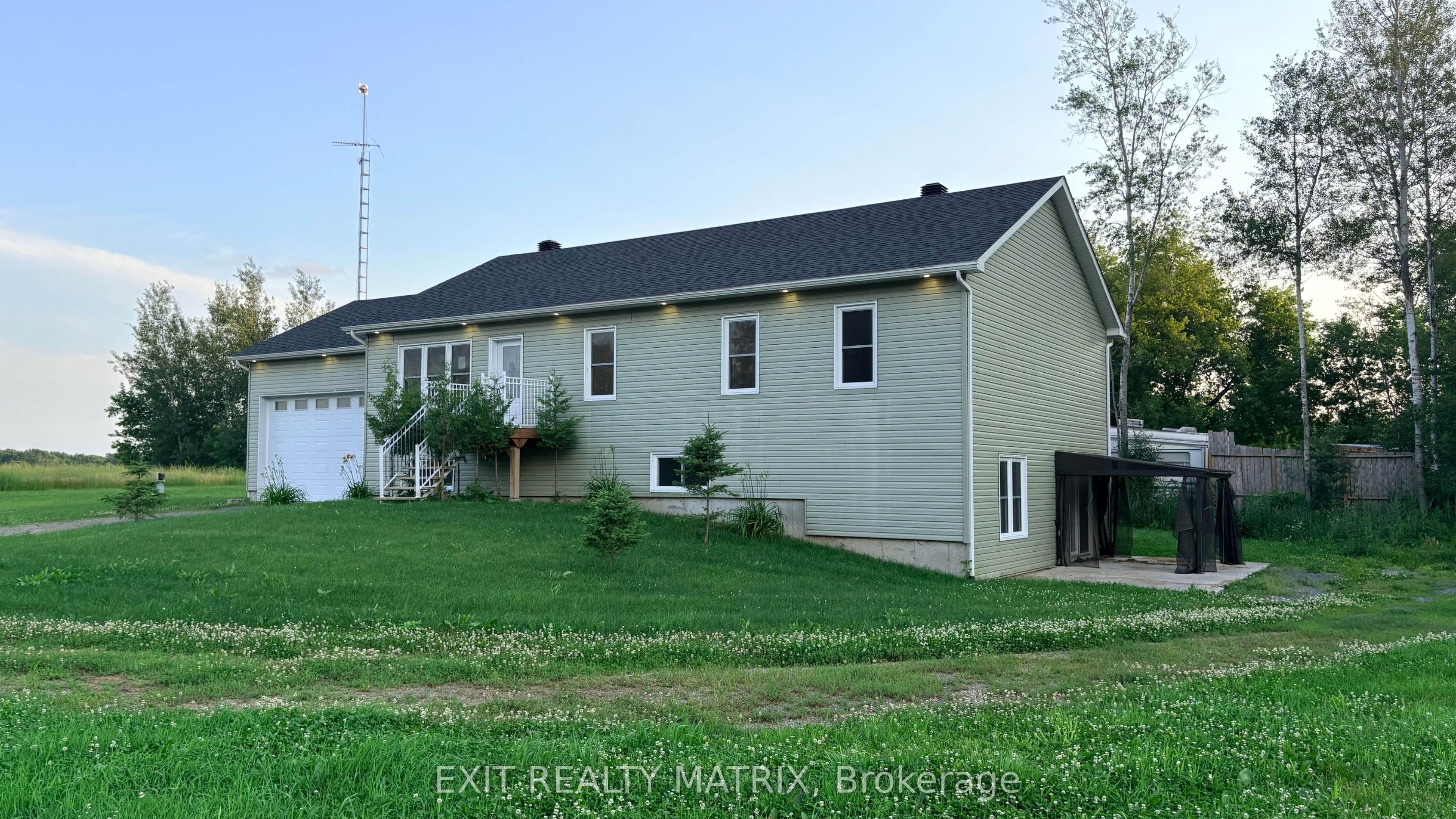 21992 Beauchamp Drive, South Glengarry, ON K0C 1Z0