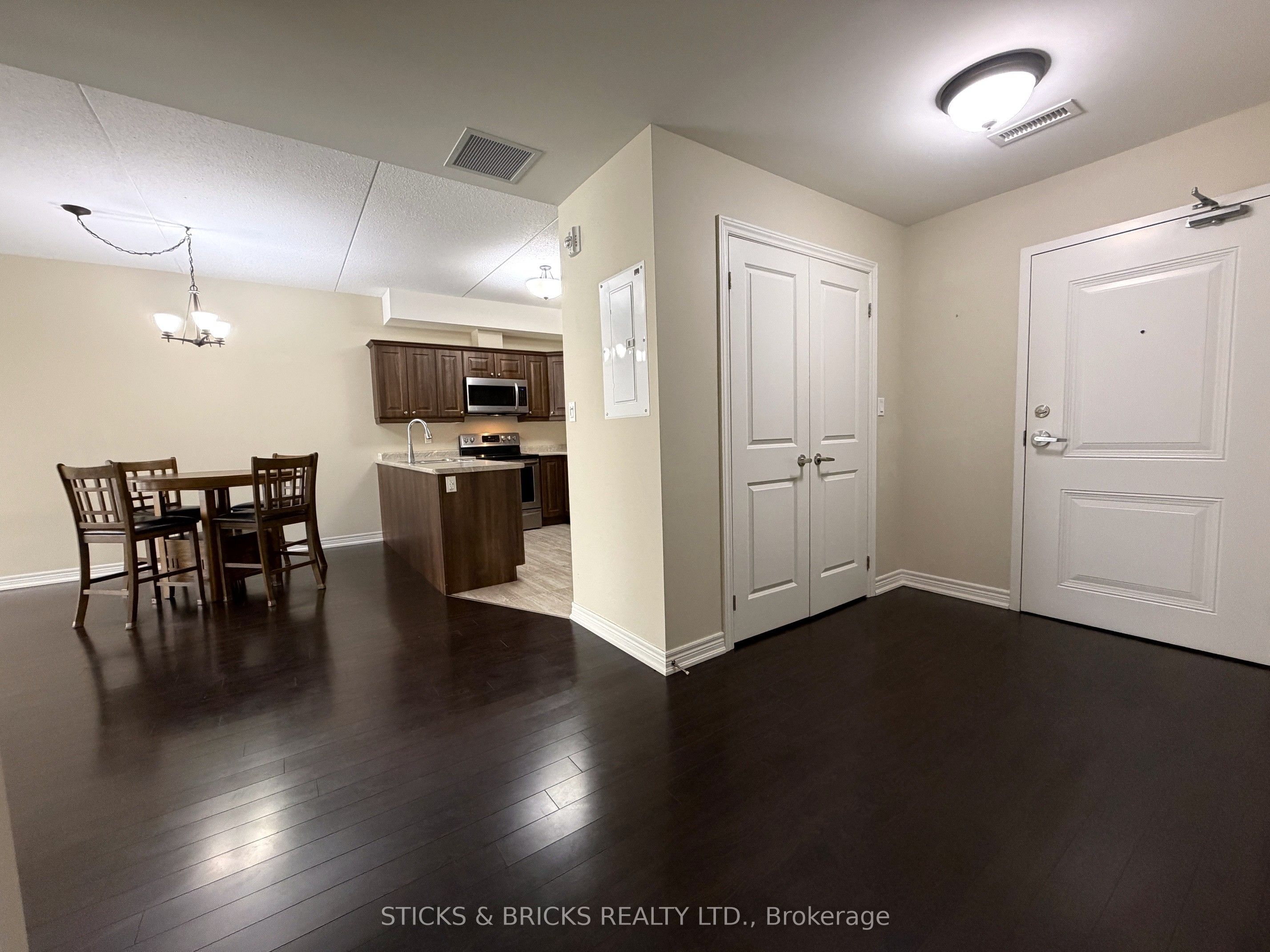 4644 Pettit Avenue 111, Niagara Falls, ON L2E 0B4 photo 4