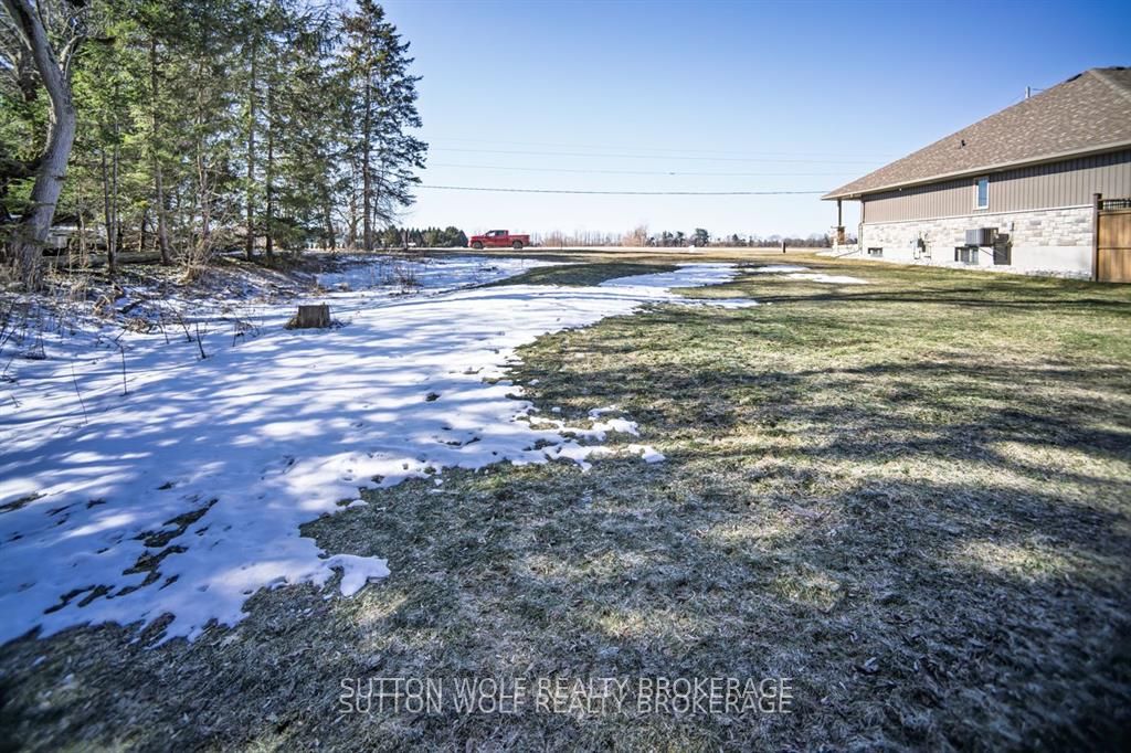 361 Park Street, Strathroy-Caradoc, ON N7G 3H5 photo 2