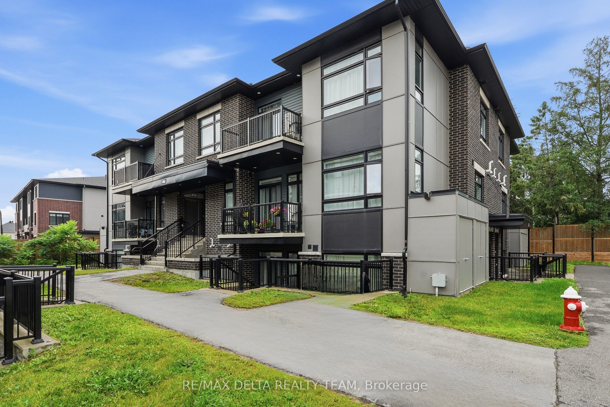 400 Rolling Meadow Crescent B, Orleans - Convent Glen and Area, ON K1W 0S1 photo 2