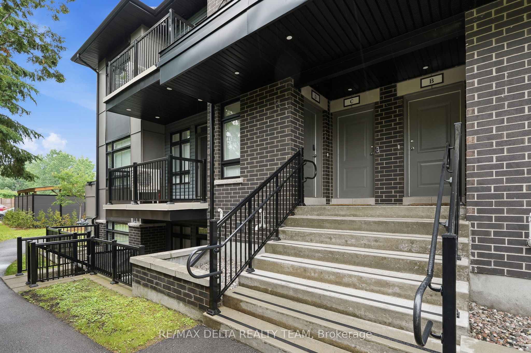 400 Rolling Meadow Crescent B, Orleans - Convent Glen and Area, ON K1W 0S1 photo 3