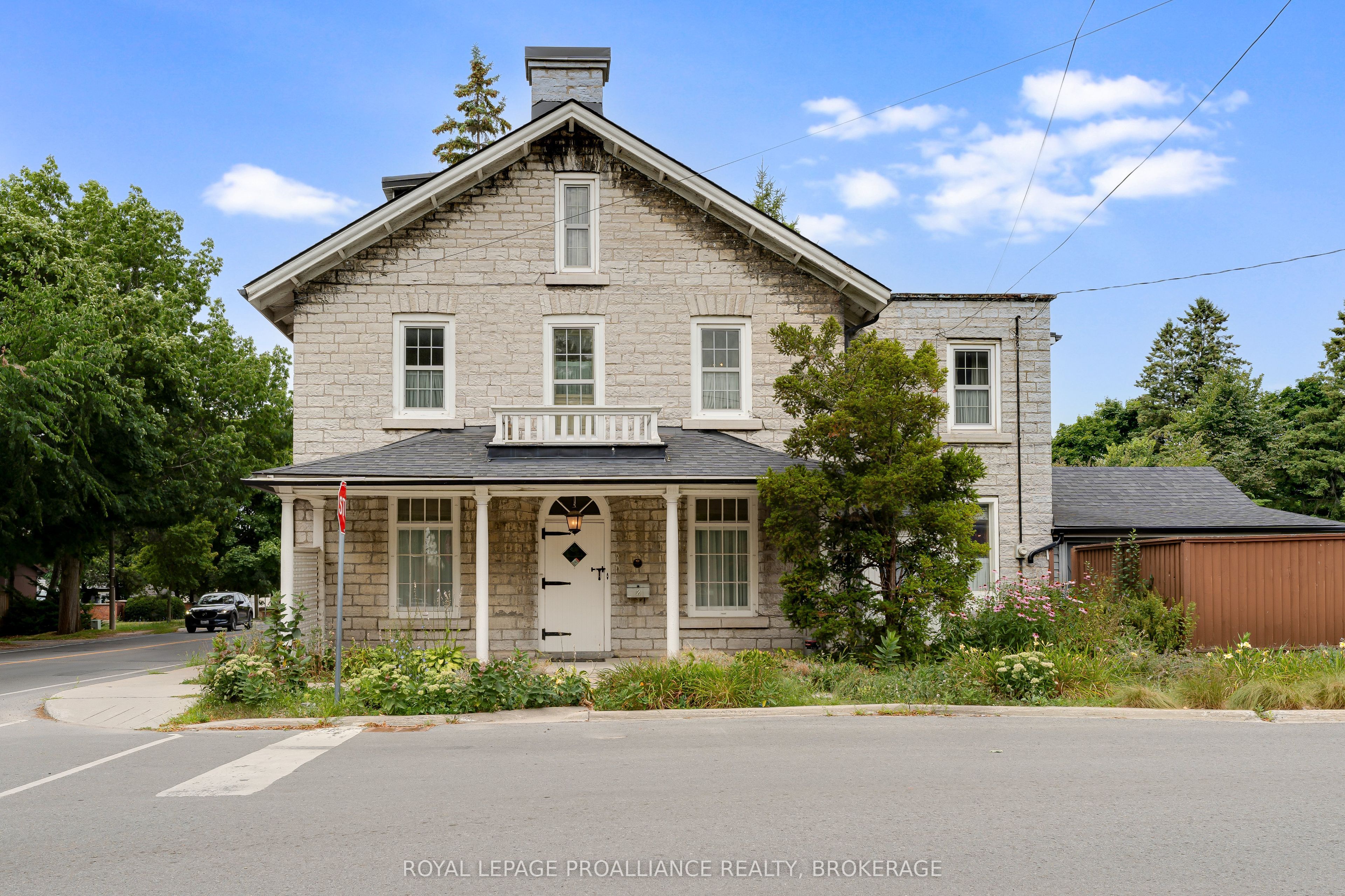 2 Alwington Avenue, Kingston, ON K7L 4R3