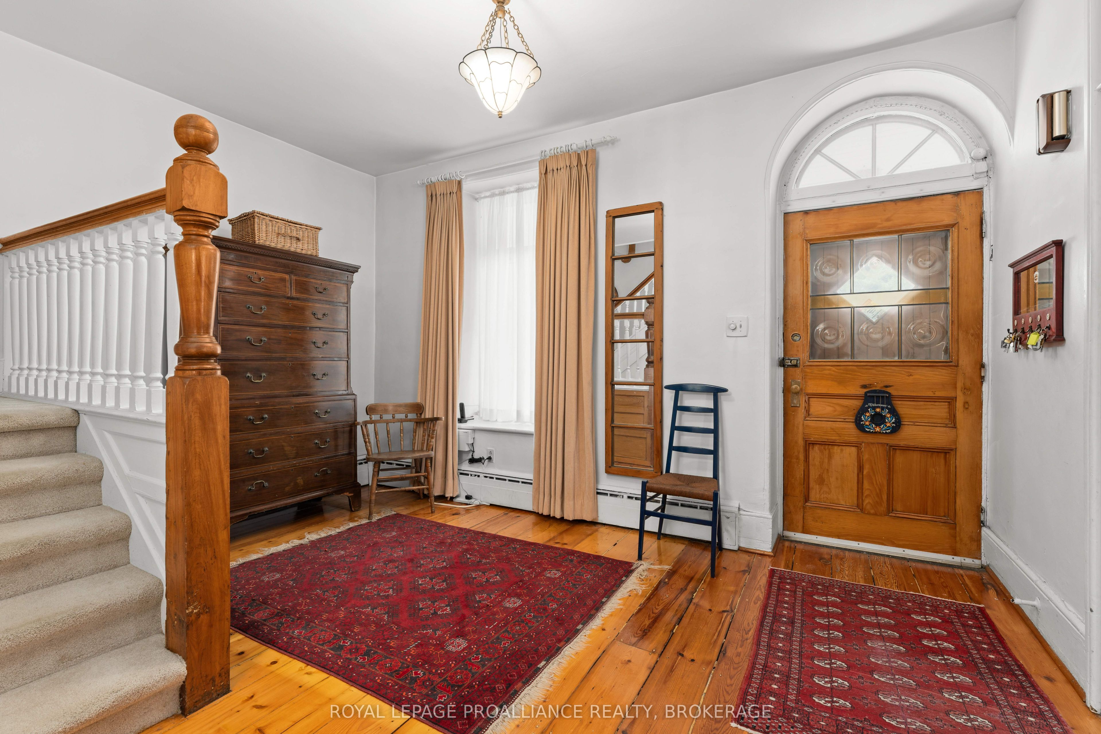 2 Alwington Avenue, Kingston, ON K7L 4R3 photo 4