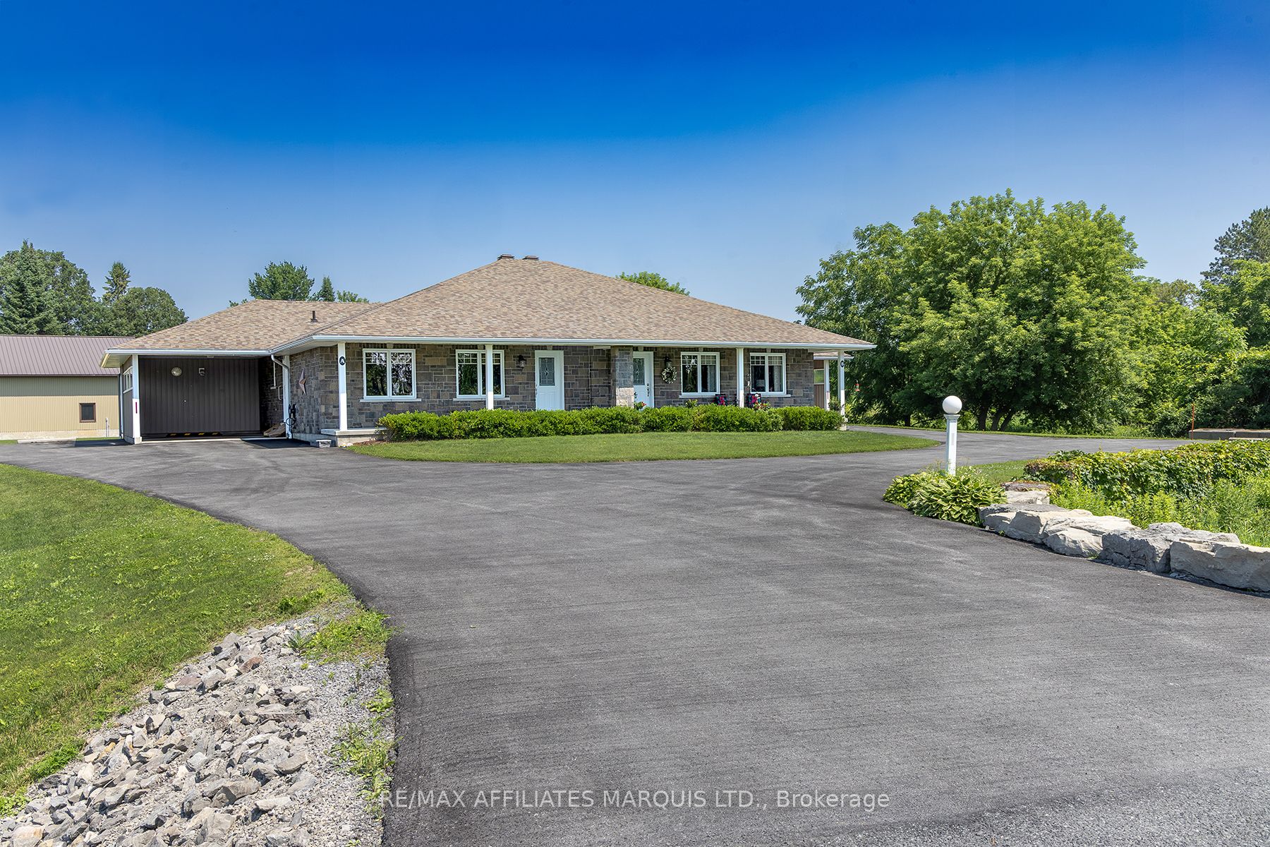 12057 LAKESHORE Drive, South Dundas, ON K0C 1X0 photo 4