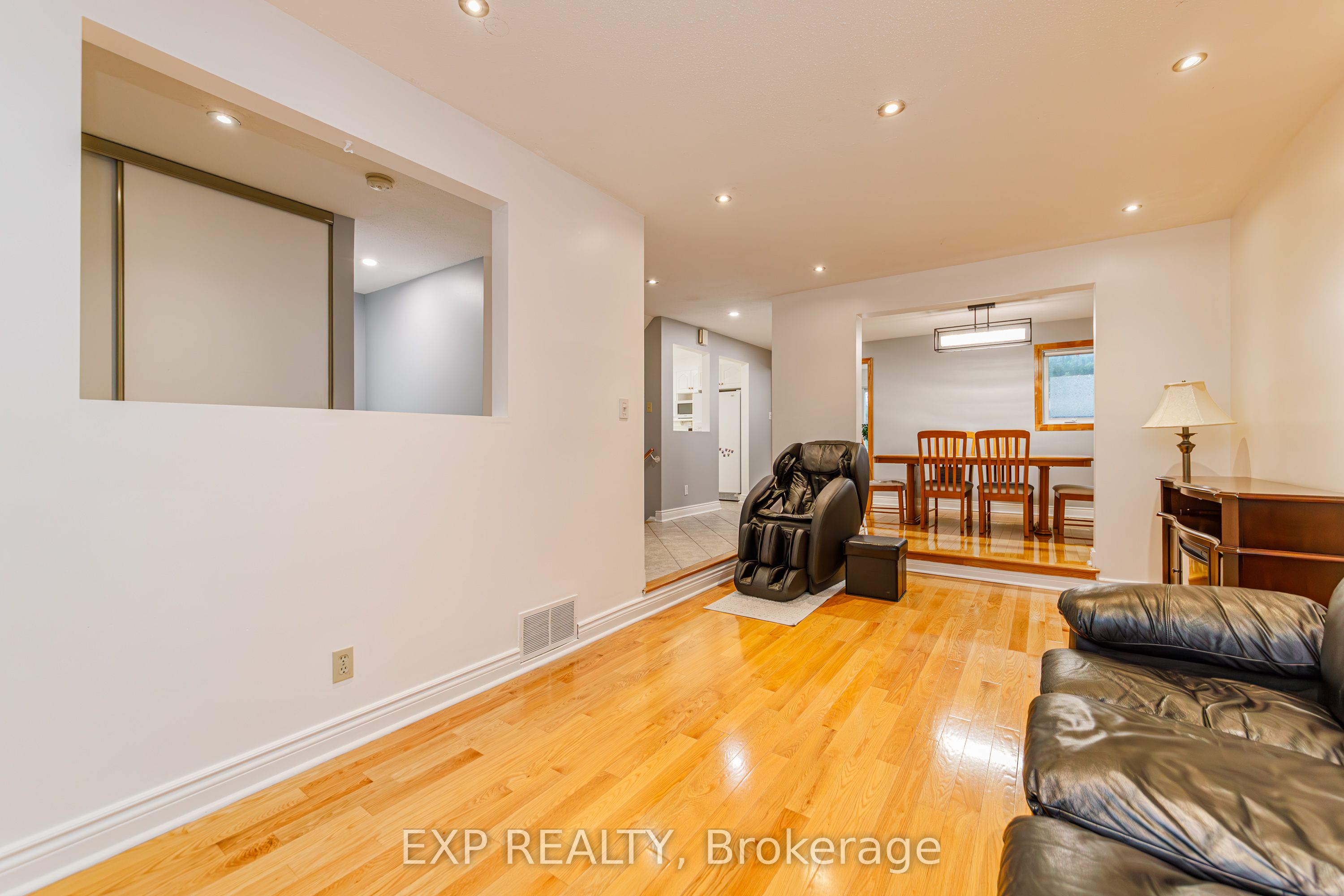 1237 Cedarcroft Crescent, Cyrville - Carson Grove - Pineview, ON K1B 5G9 photo 5