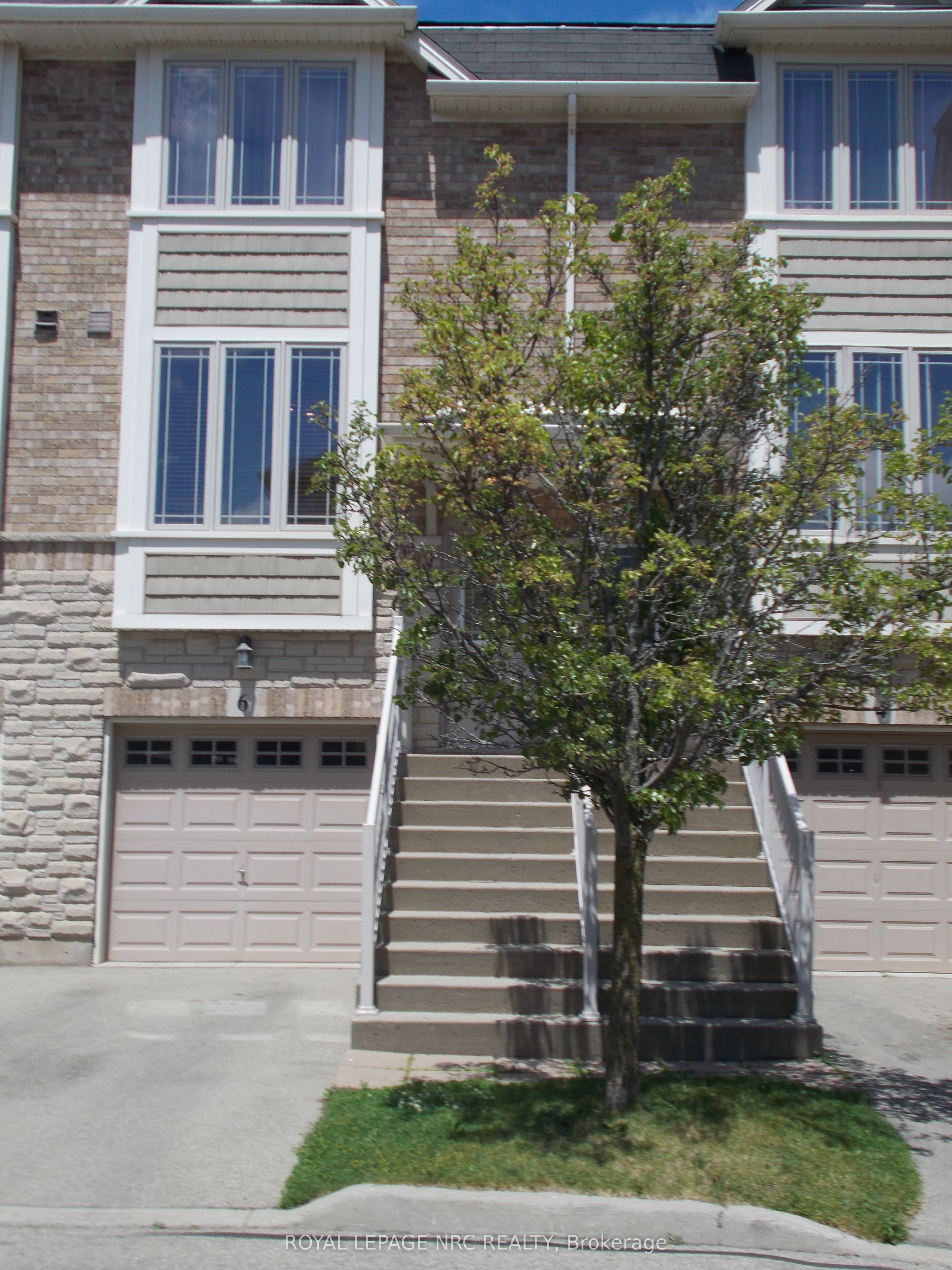 8 Hemlock Way 6, Grimsby, ON L3M 0B5 photo 2