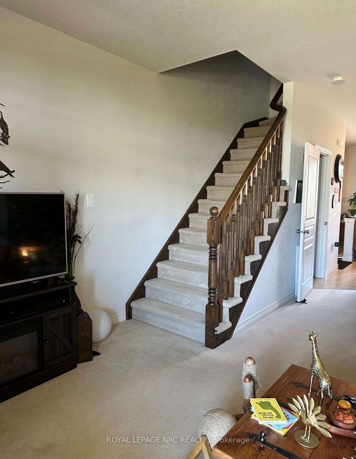 8 Hemlock Way 6, Grimsby, ON L3M 0B5 photo 4