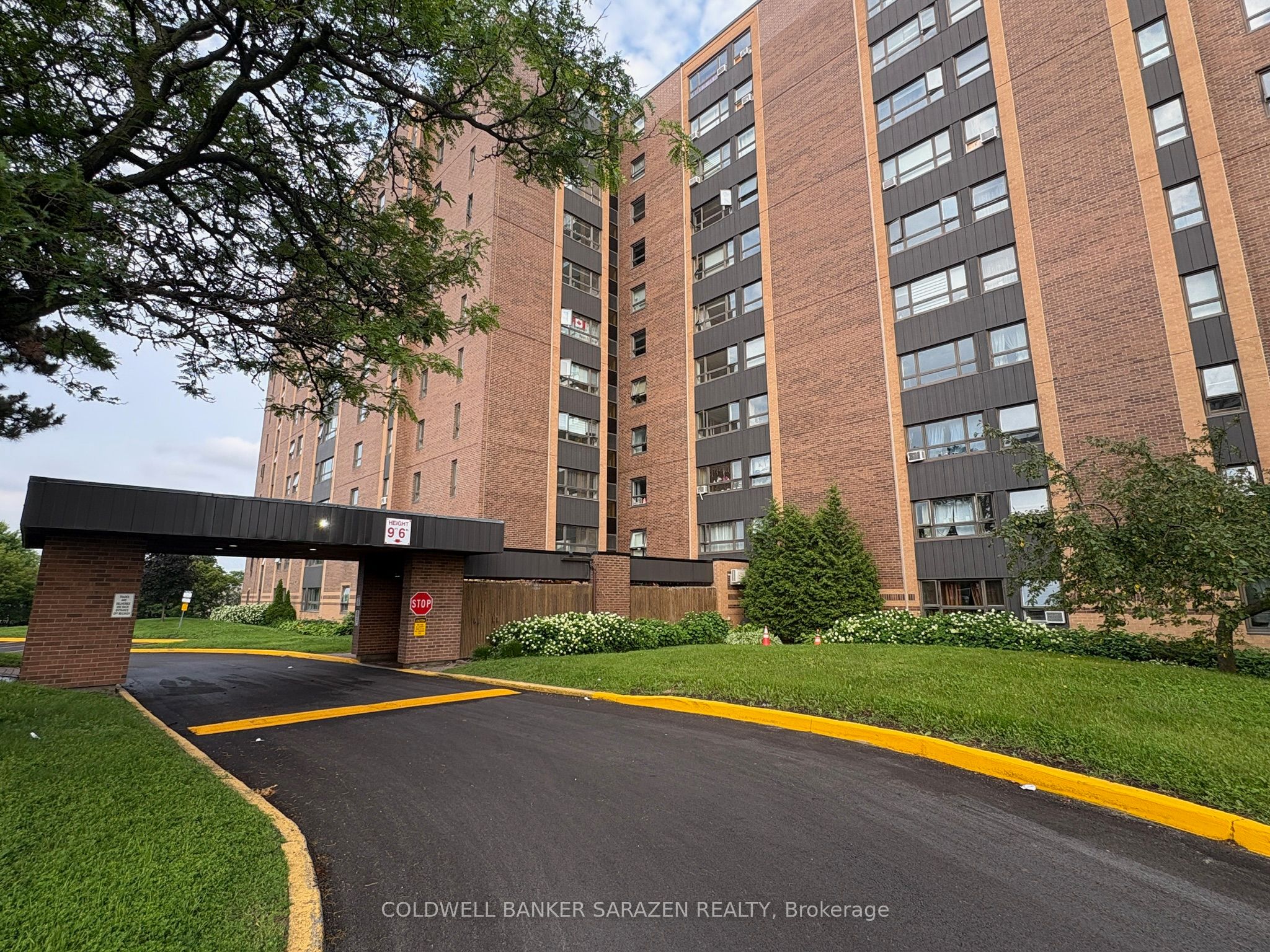 1356 MEADOWLANDS Drive E 811, Cityview - Parkwoods Hills - Rideau Shore, ON K2E 6K6