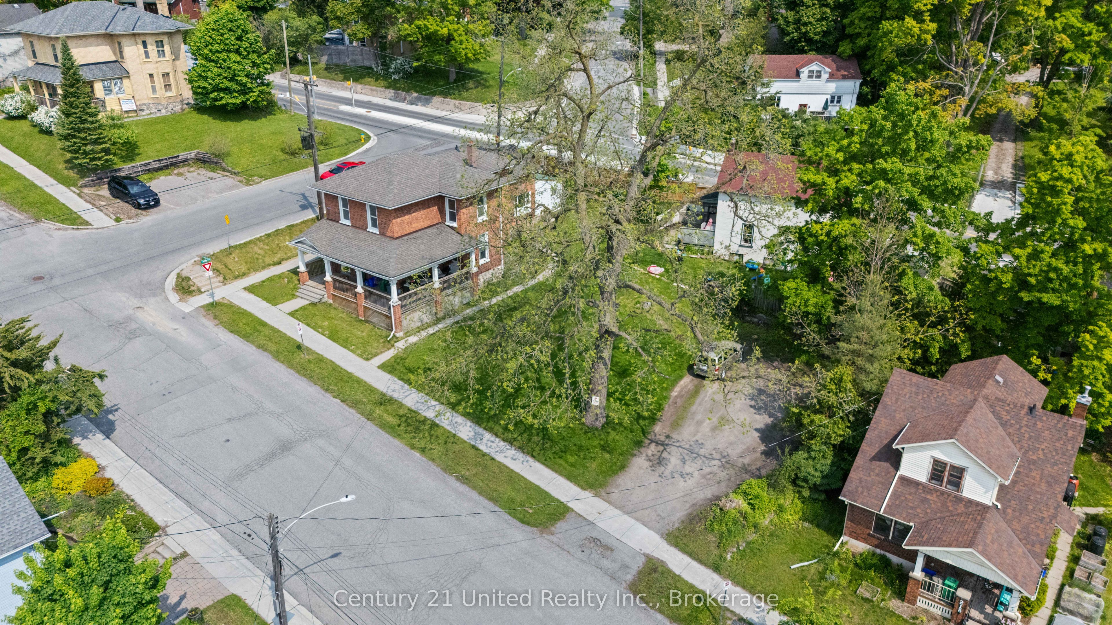 234 Antrim Street, Peterborough, ON K9H 3G4 photo 2