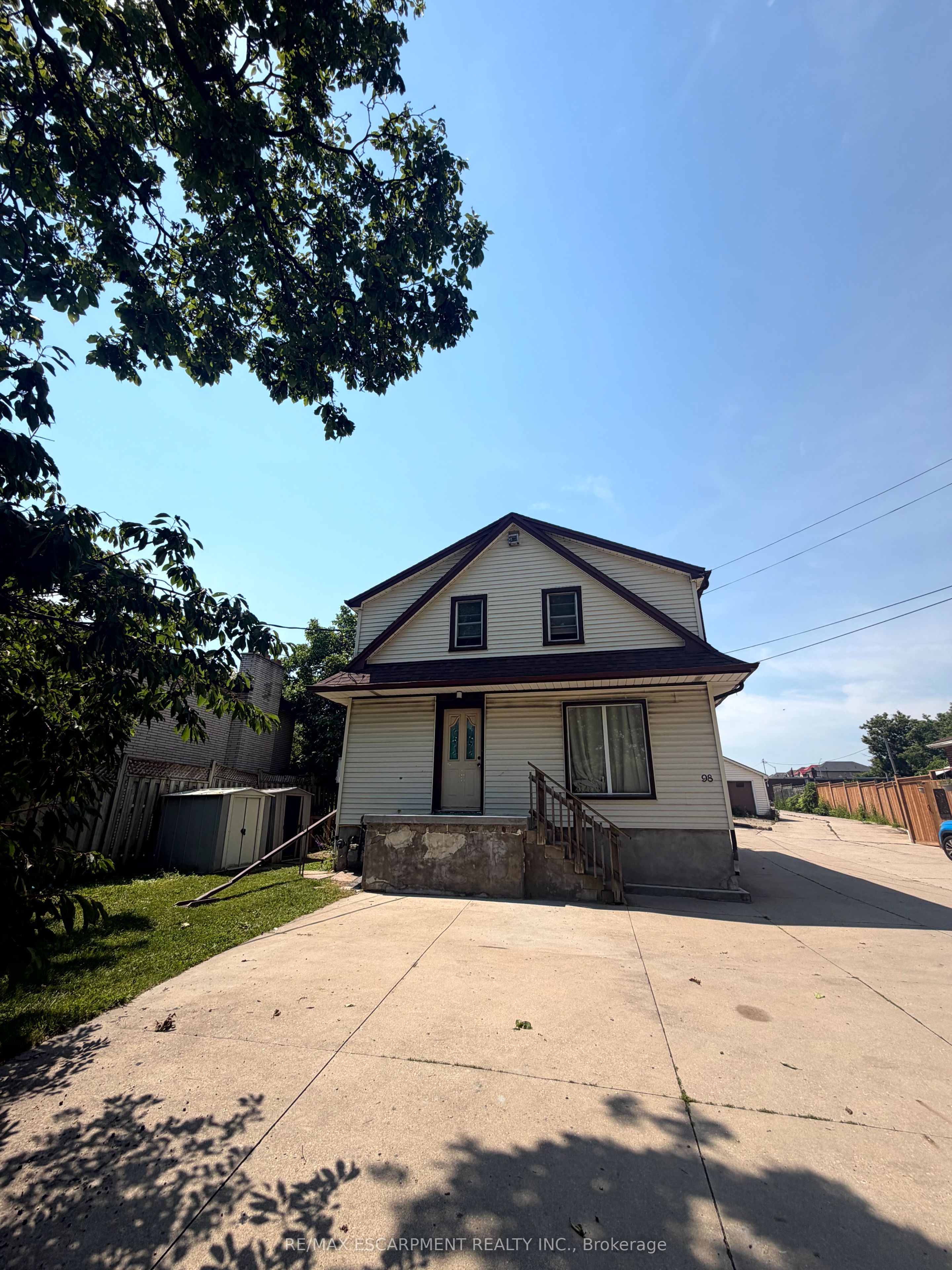 98 Limeridge Road E Lower Level, Hamilton, ON L9A 2S3