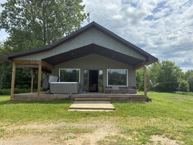 382162 E Concession 17 Road E, Georgian Bluffs, ON N0H 2T0