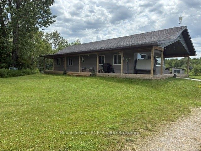 382162 E Concession 17 Road E, Georgian Bluffs, ON N0H 2T0 photo 2