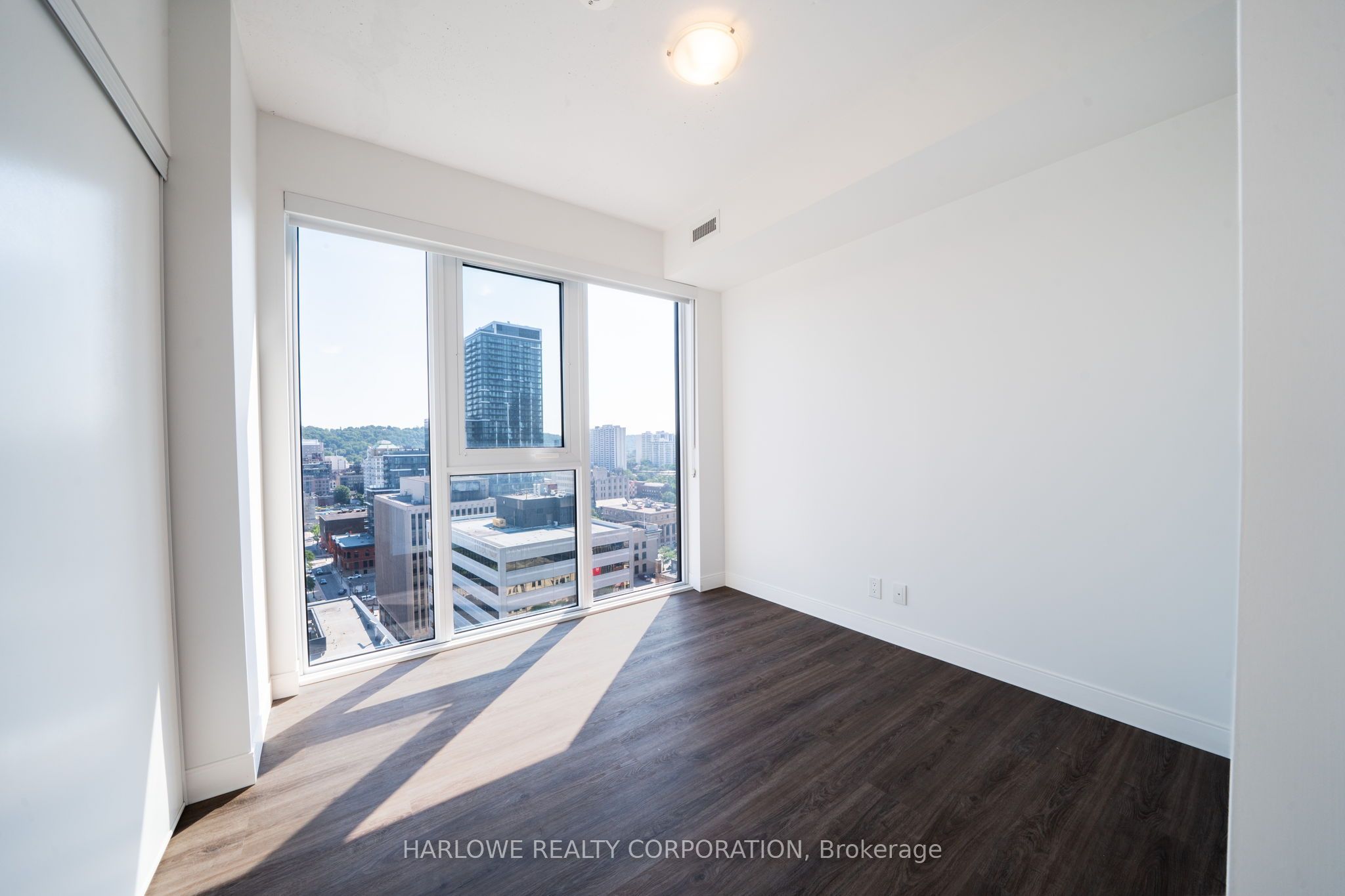 22 Hughson Street 1703 B, Hamilton, ON L8R 3L5 photo 5