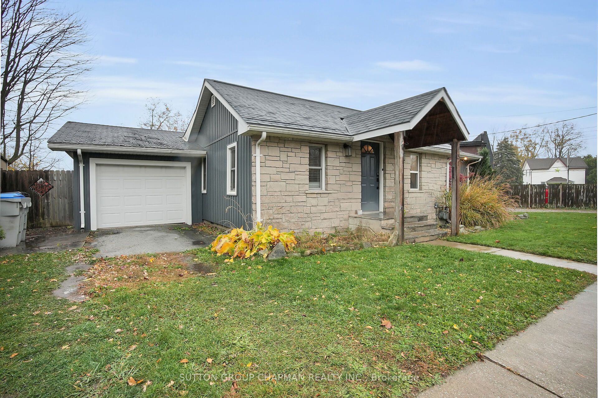 15 Arthur Street, Lambton Shores, ON N0N 1J0 photo 2