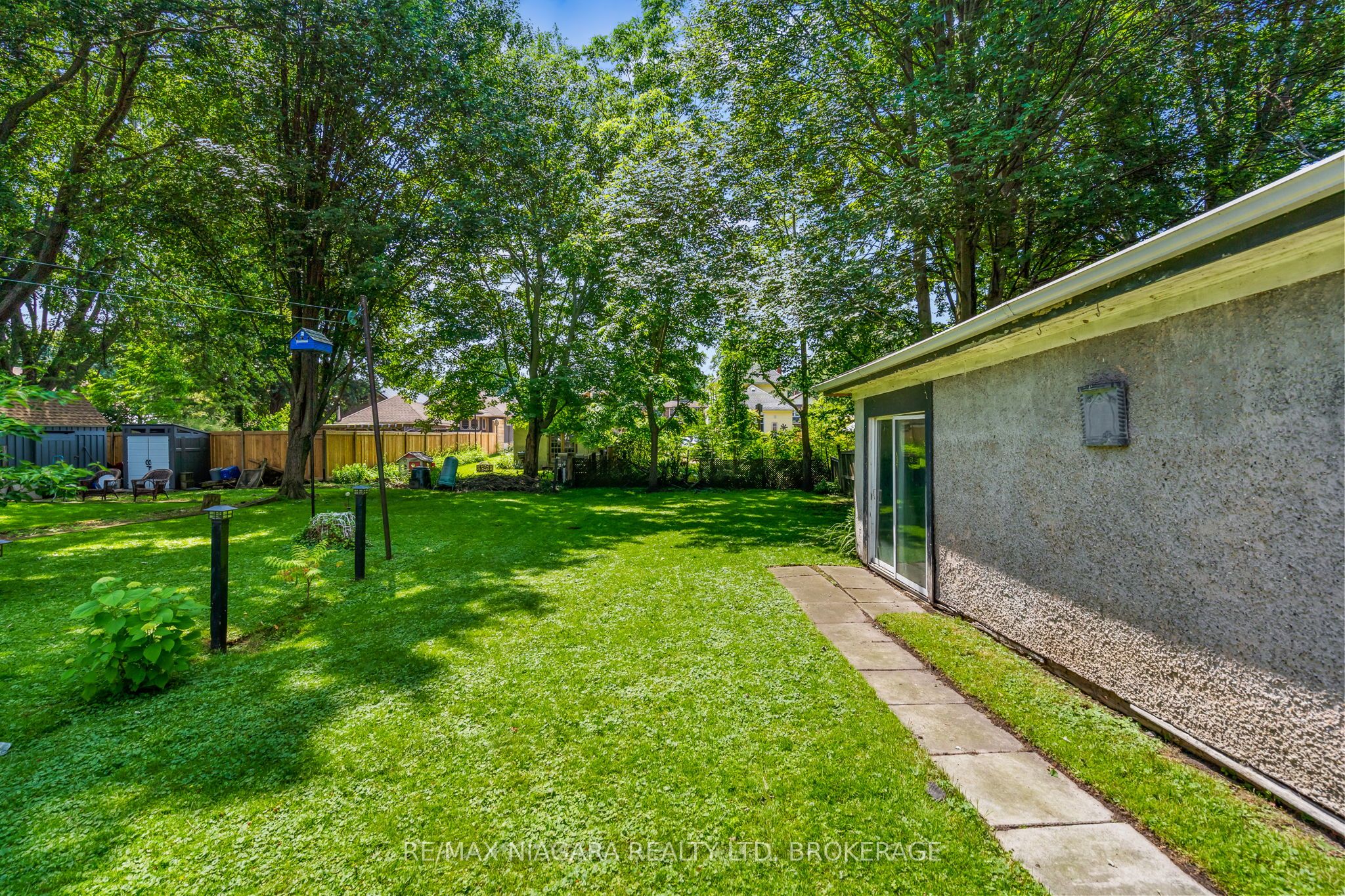 98 Victoria Street, Port Colborne, ON L3K 2Y4 photo 3