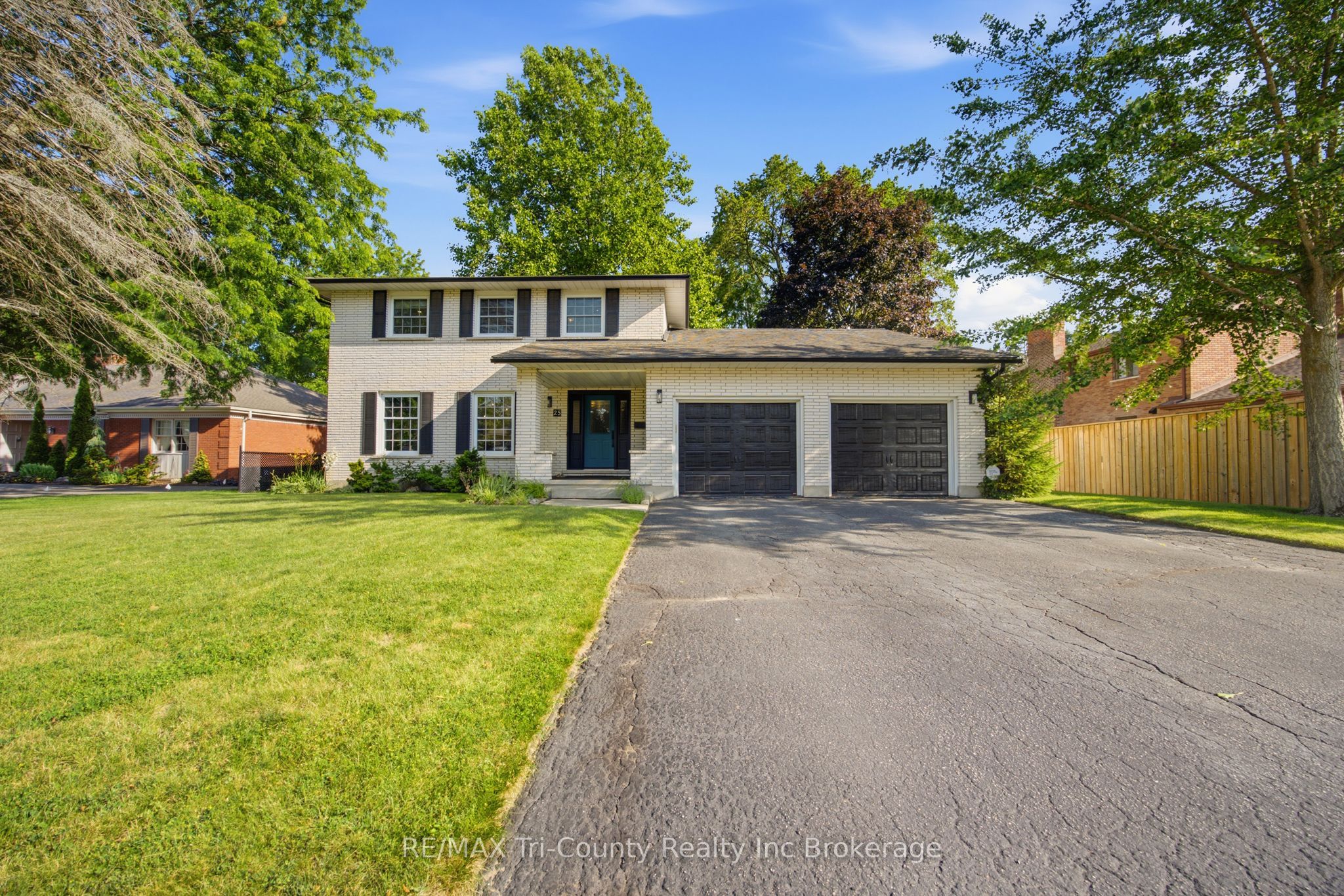25 Demeyere Avenue, Tillsonburg, ON N4G 4Y2 photo 2