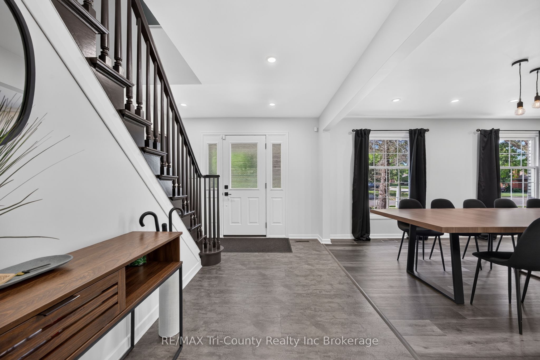 25 Demeyere Avenue, Tillsonburg, ON N4G 4Y2 photo 4