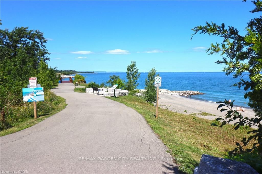 10 Concord Place 408, Grimsby, ON L3M 0G6 photo 4