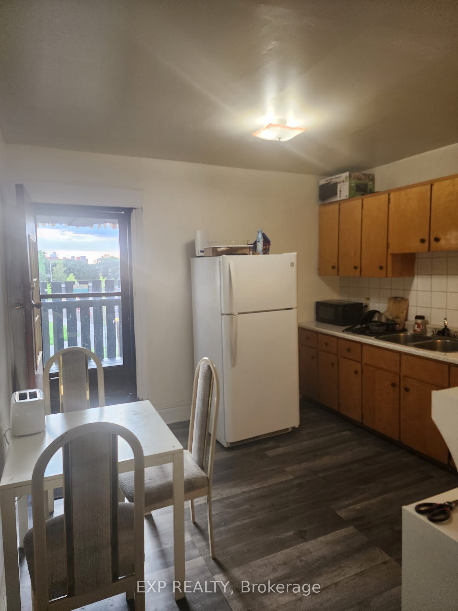 521 Barton Street E, Hamilton, ON L8L 2Y9 photo 2