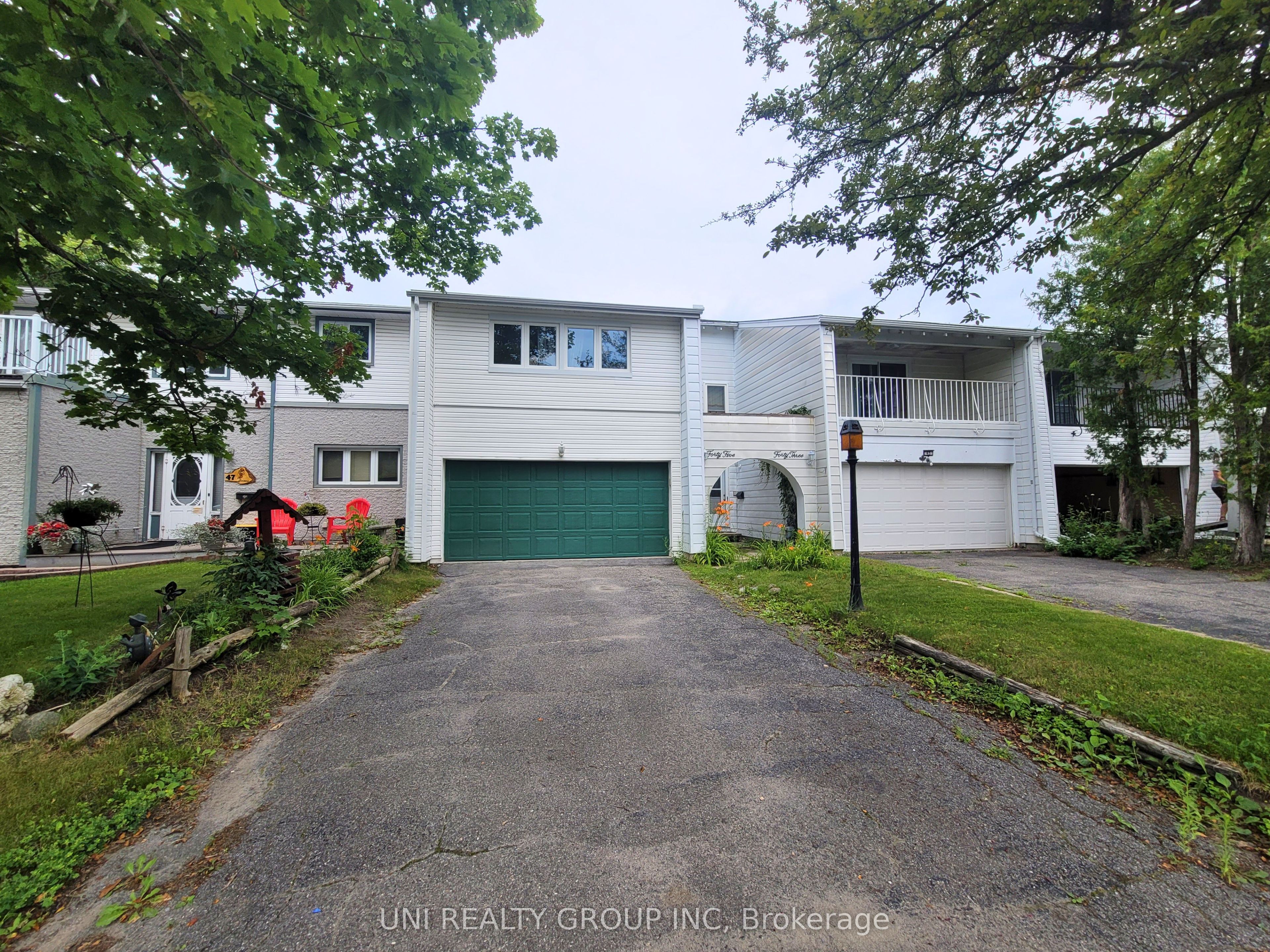 45 GRADY Crescent, South of Baseline to Knoxdale, ON K2H 5S2 photo 2