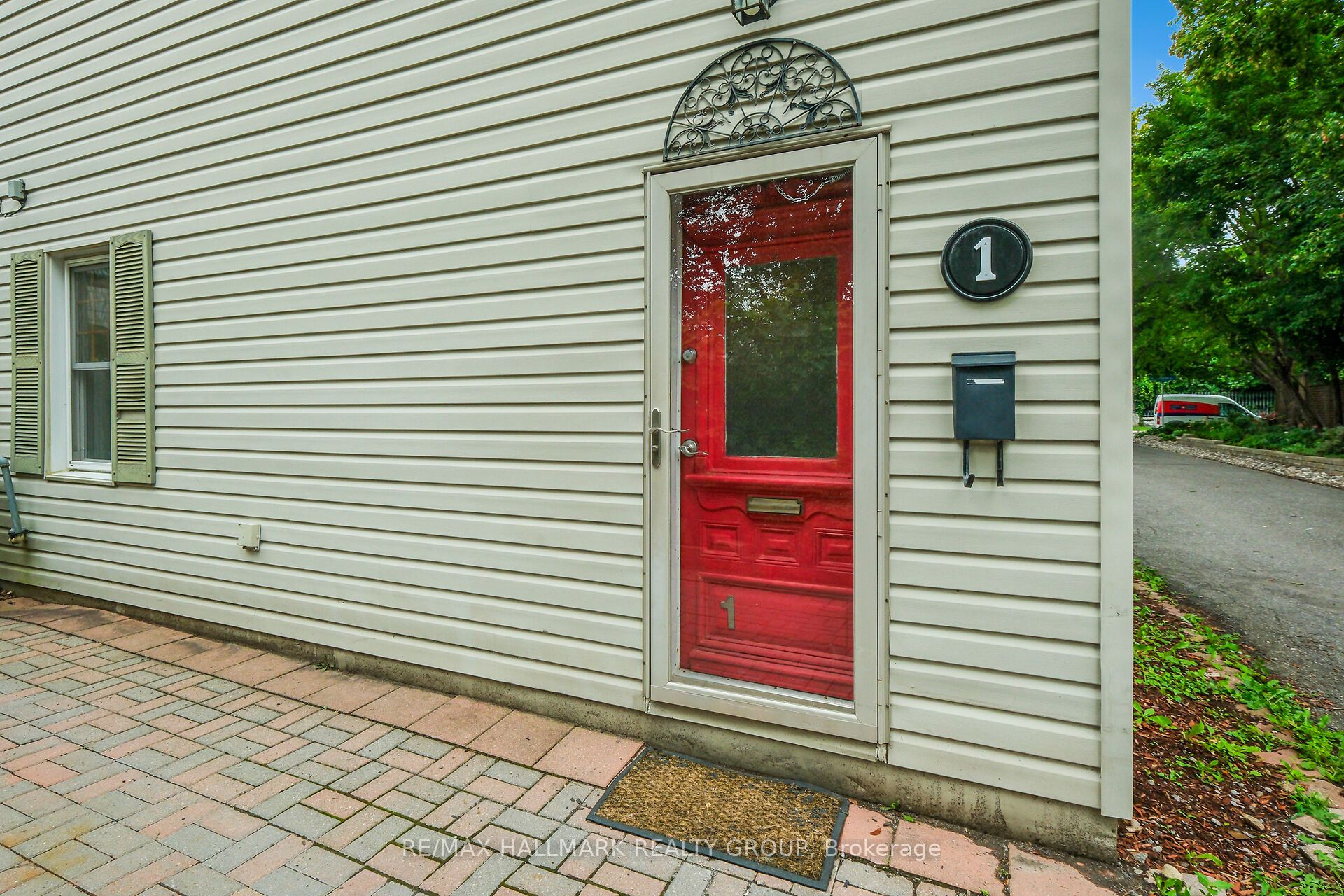 1 Taylor Lane, New Edinburgh - Lindenlea, ON K1M 2A9 photo 2