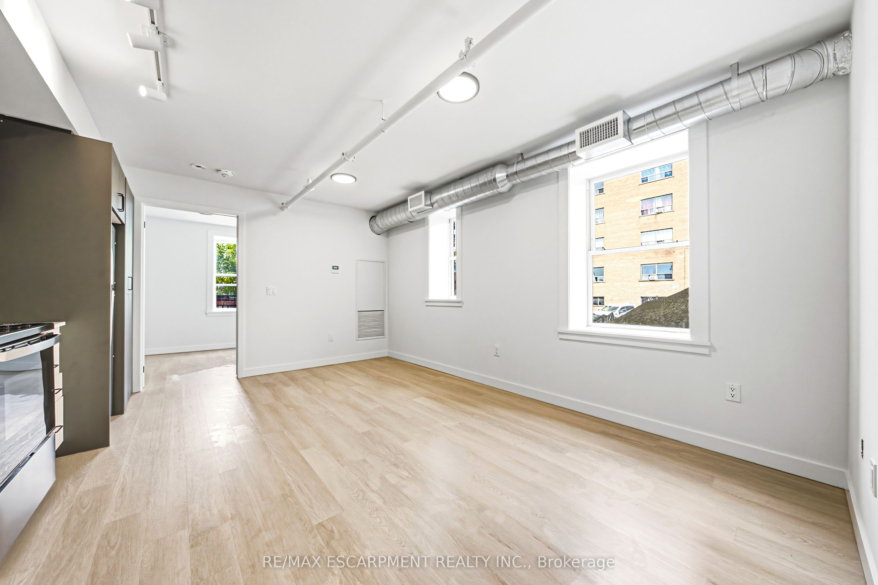 325 James Street S 103, Hamilton, ON L8P 3B7 photo 2