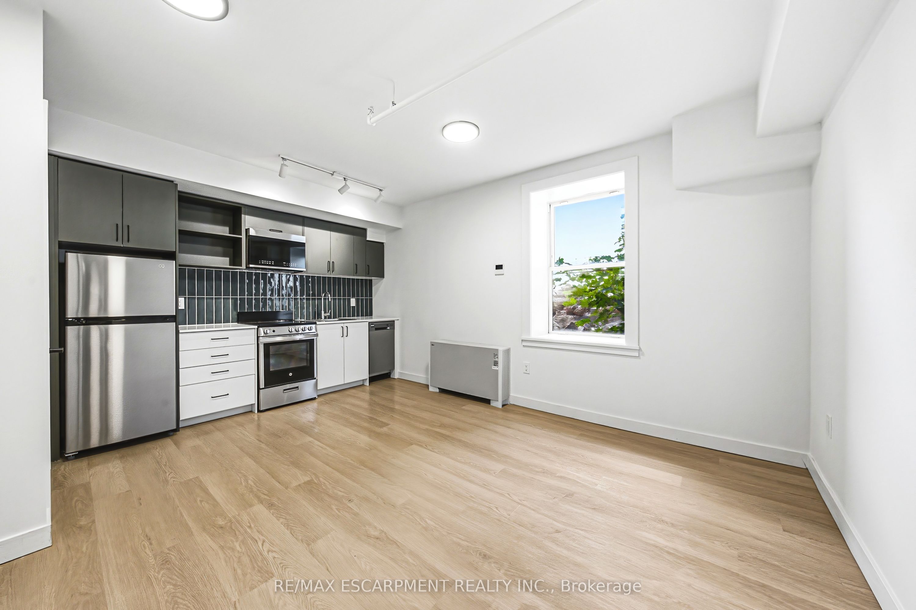 325 James Street S 104, Hamilton, ON L8P 3B7 photo 2