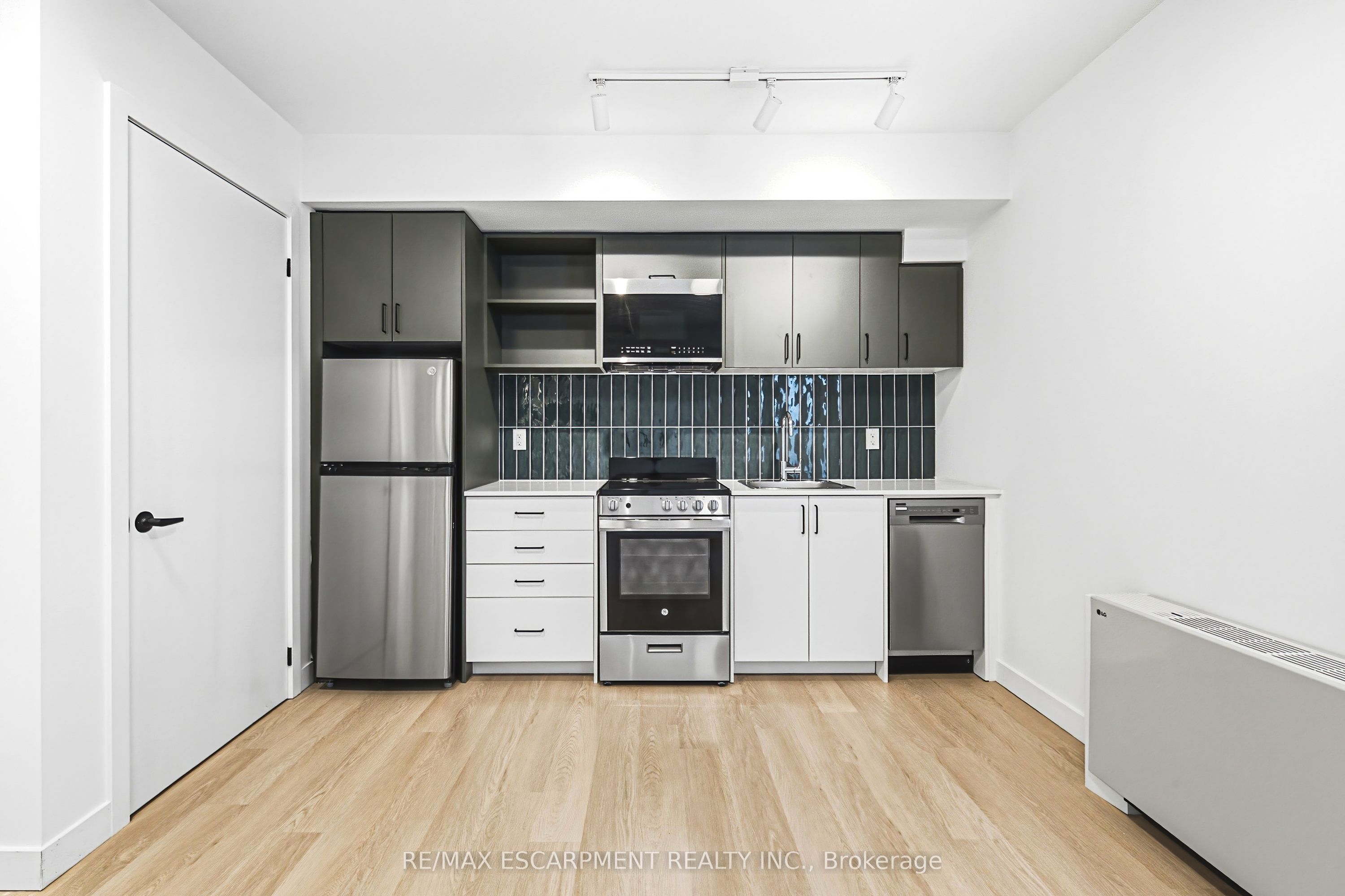 325 James Street S 104, Hamilton, ON L8P 3B7 photo 3