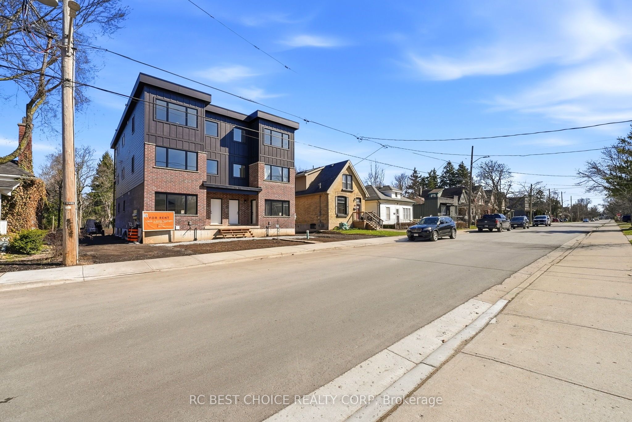 108 BRISCOE Street E, London South, ON N6C 1X2 photo 2