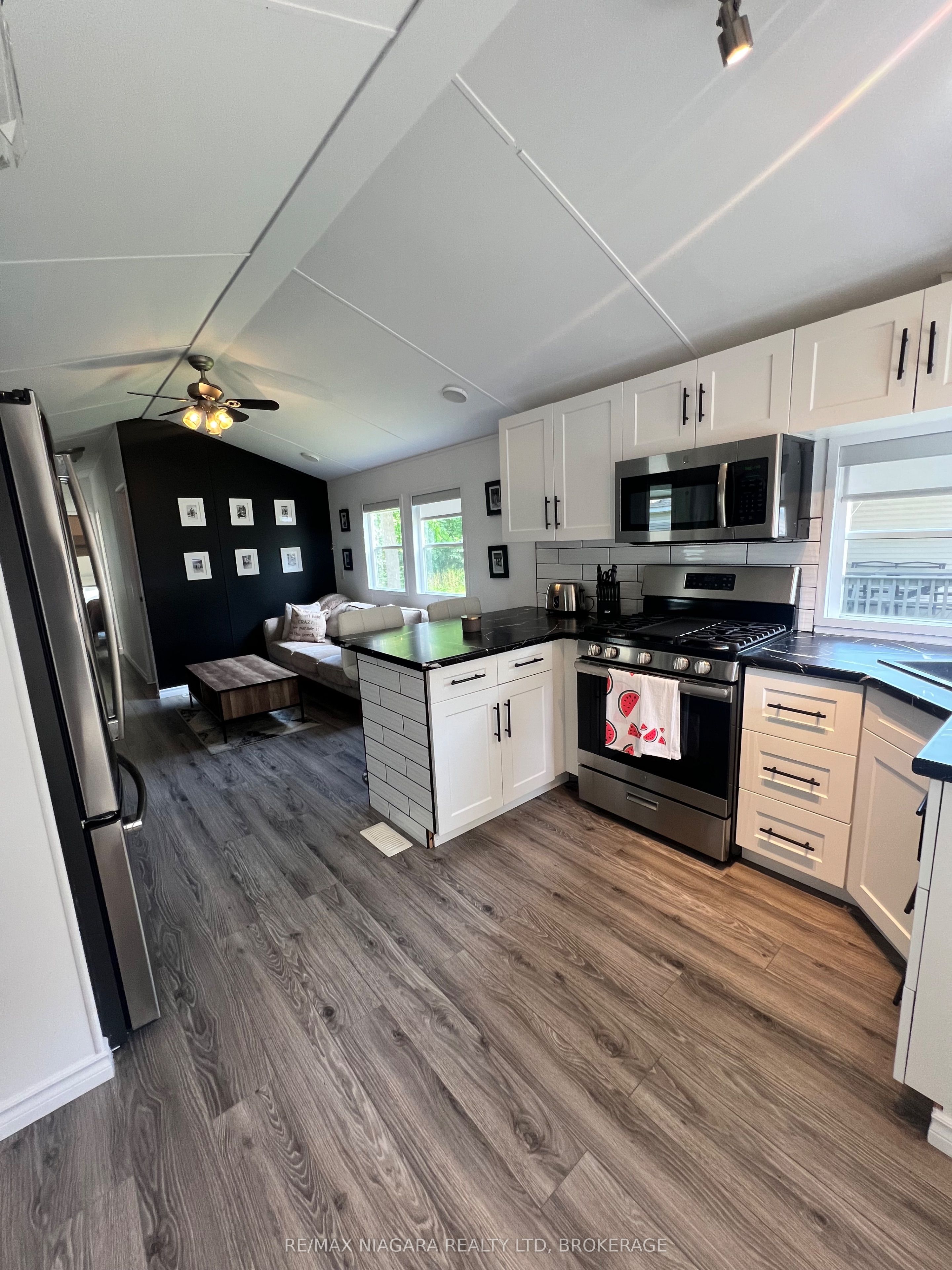 22 Hickory Lane, Port Colborne, ON L0S 1R0 photo 3