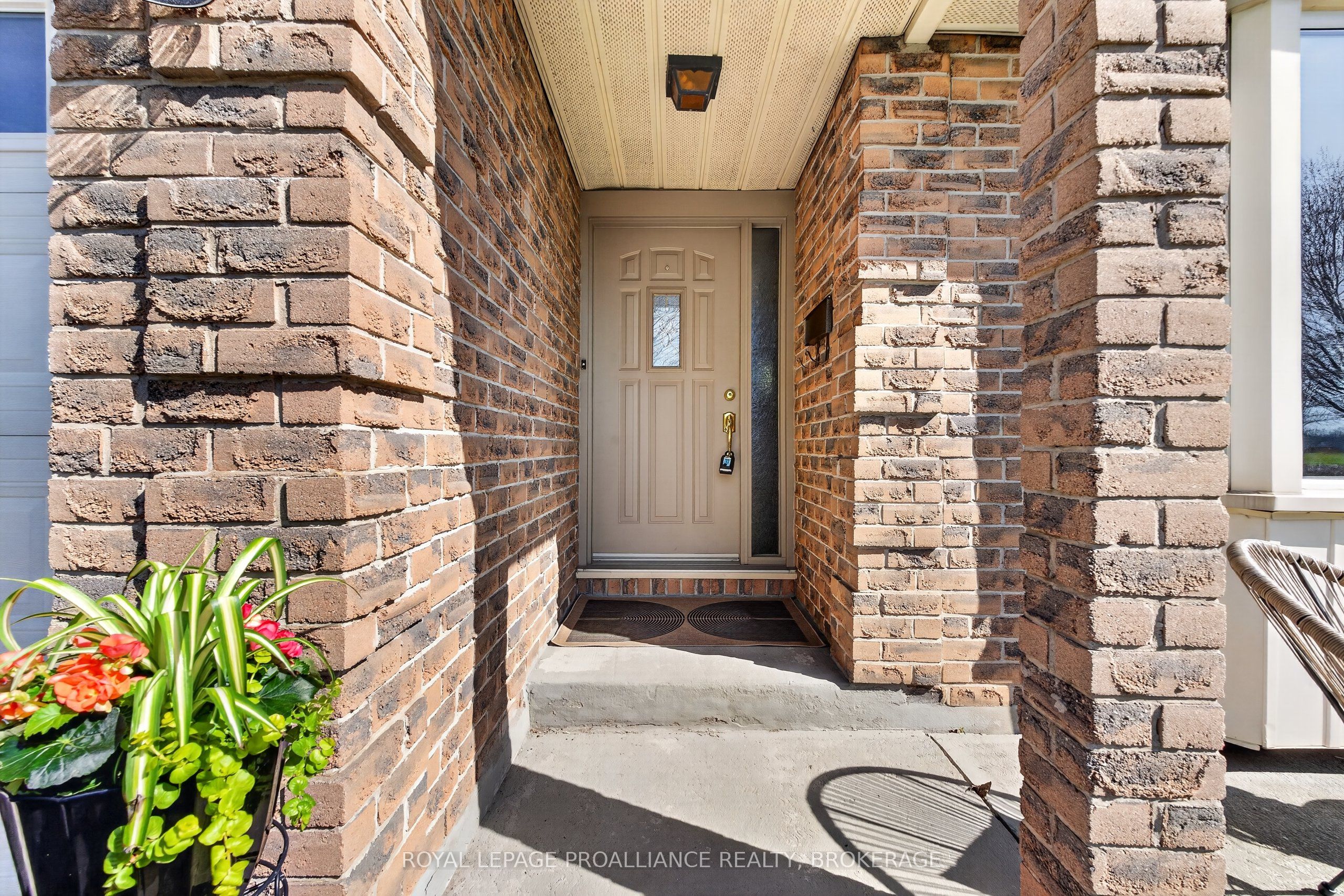 16 Grenadier Drive, Kingston, ON K7K 6E8 photo 4