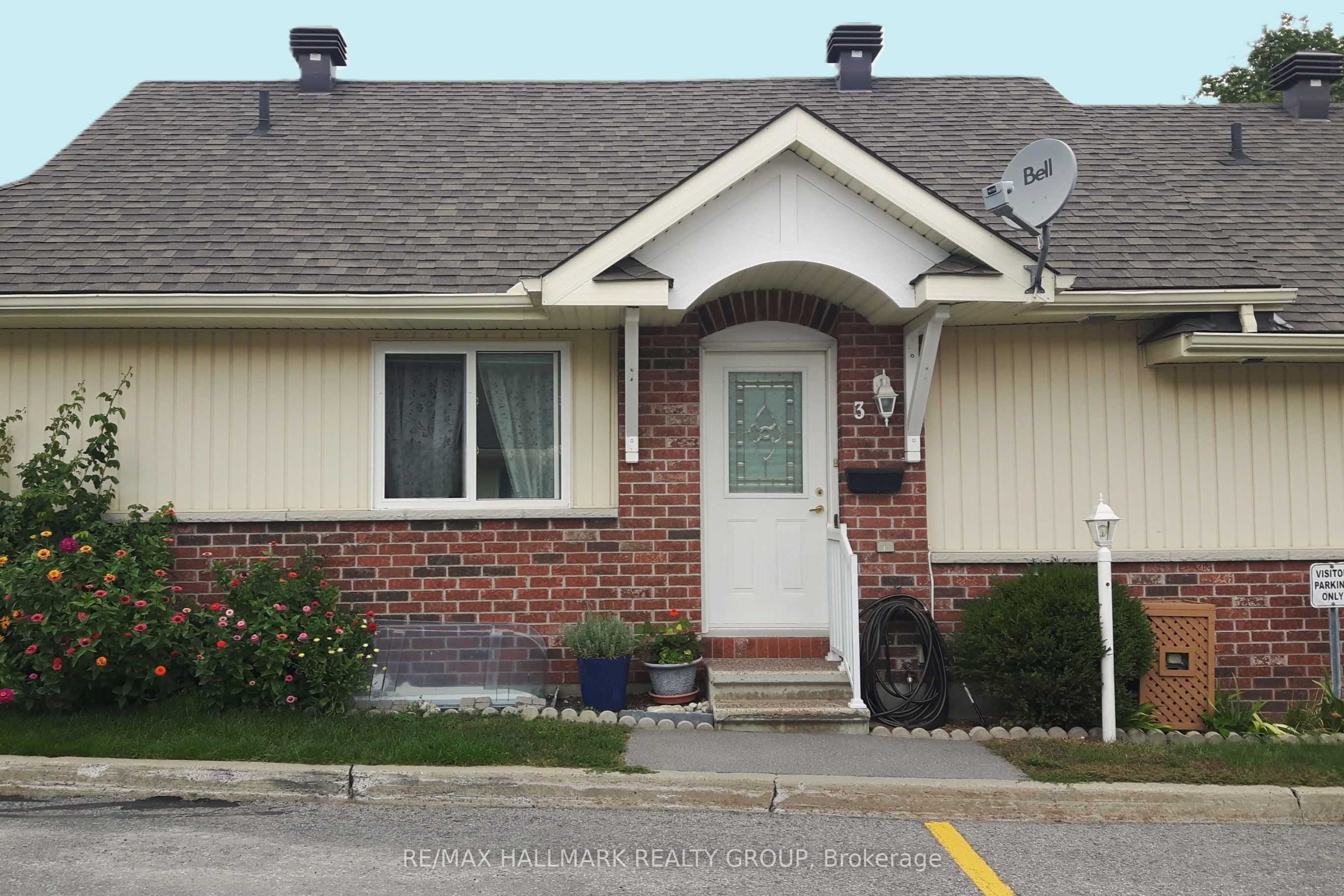 3 Daphne Crescent, Stittsville - Munster - Richmond, ON K2S 1Y1 photo 2