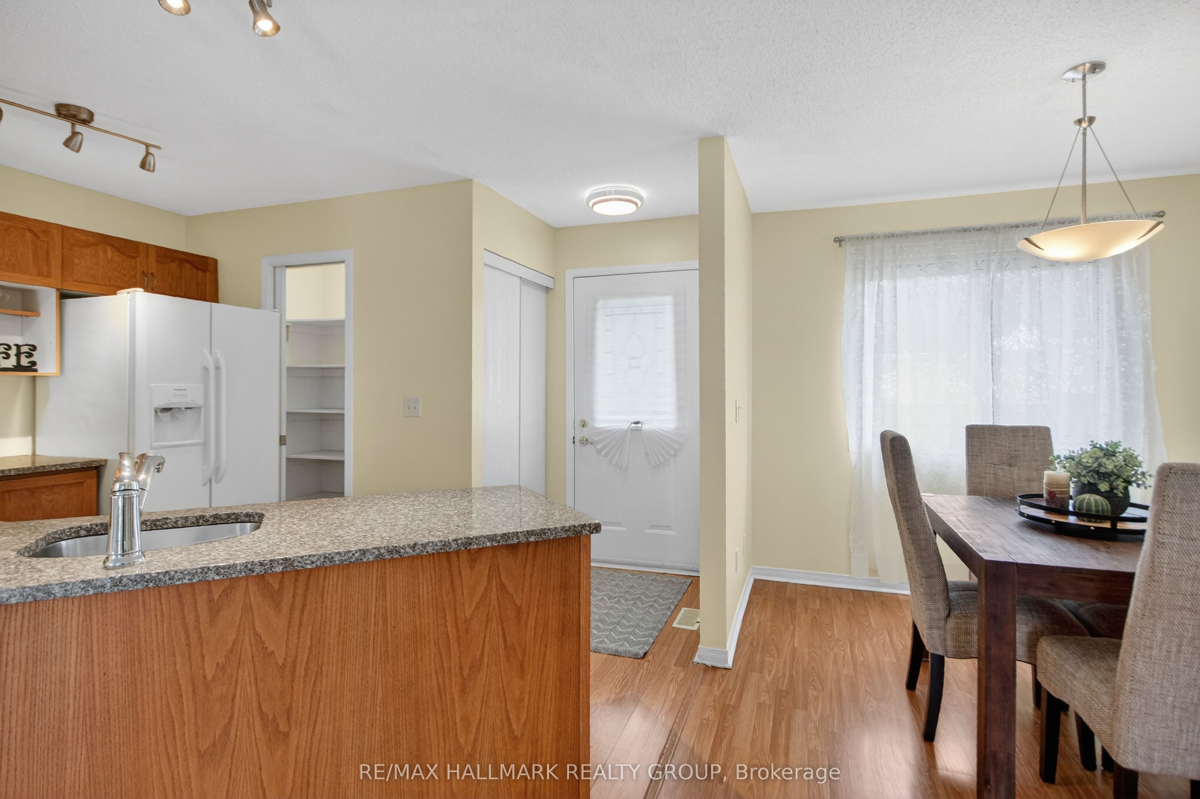3 Daphne Crescent, Stittsville - Munster - Richmond, ON K2S 1Y1 photo 5