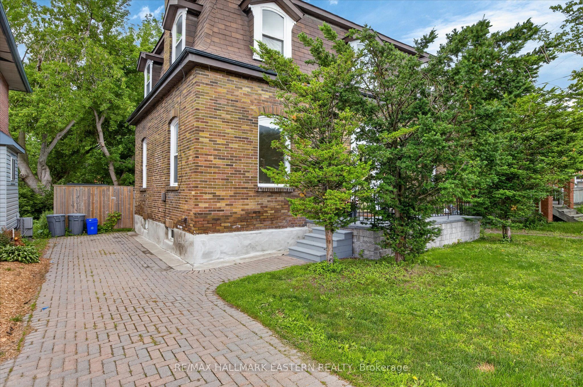 475 Aylmer Street N, Peterborough, ON K9H 3W3 photo 2