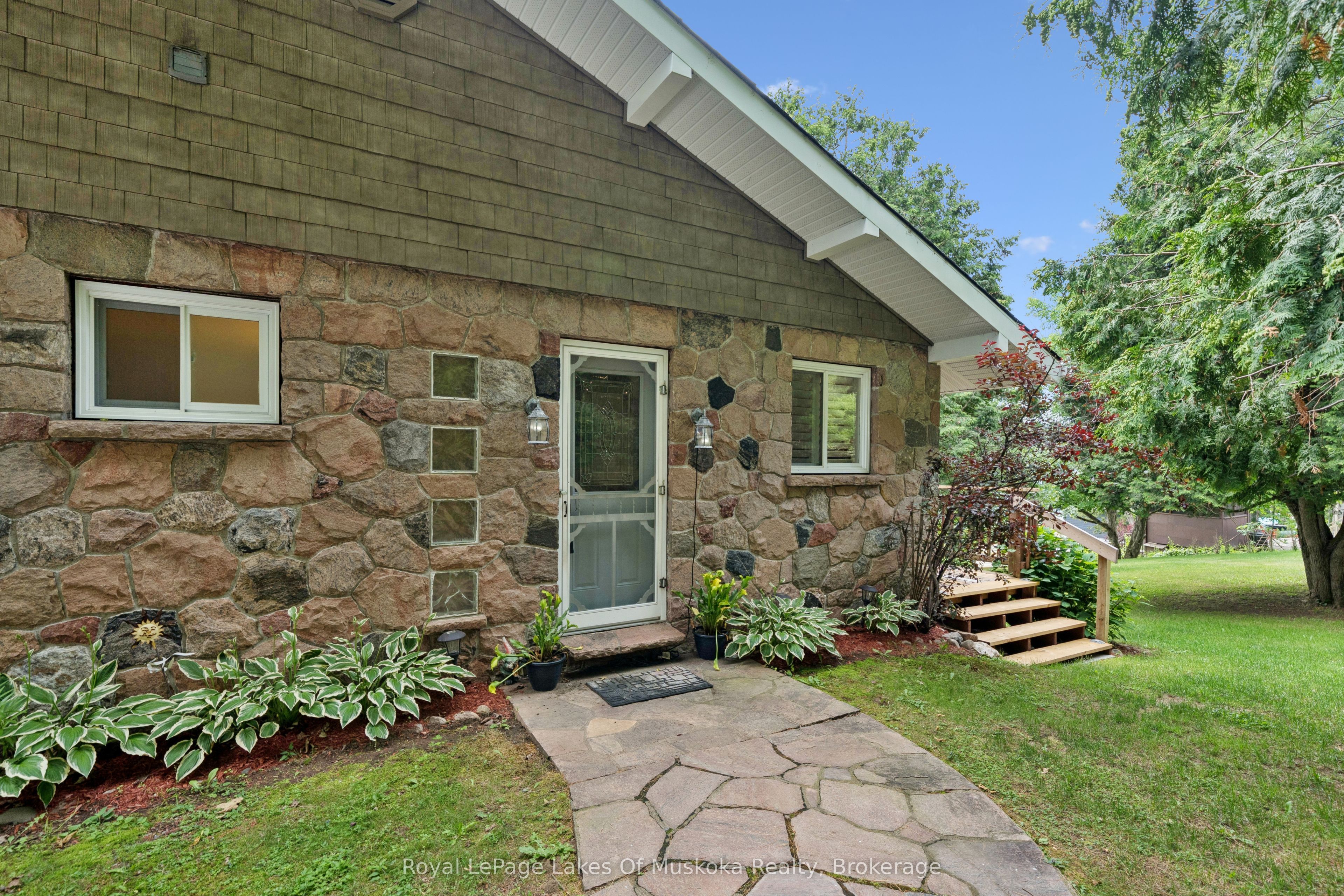 1082 Kawagama Lake Road, Algonquin Highlands, ON P0A 1E0 photo 3