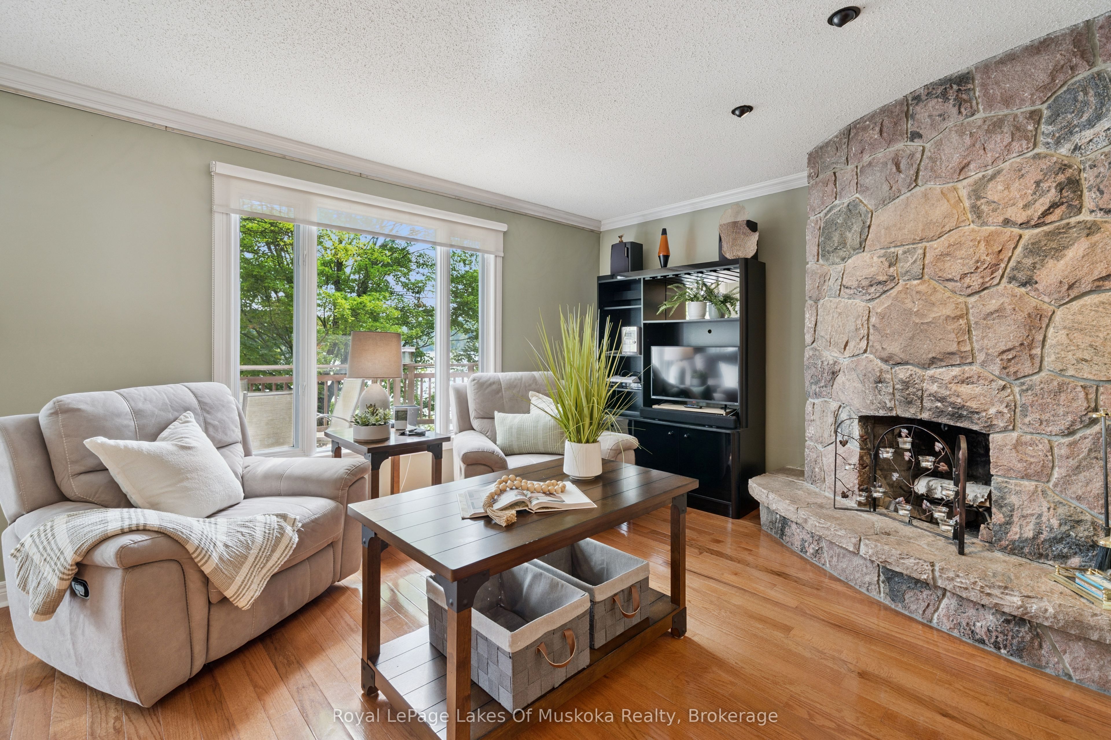 1082 Kawagama Lake Road, Algonquin Highlands, ON P0A 1E0 photo 5