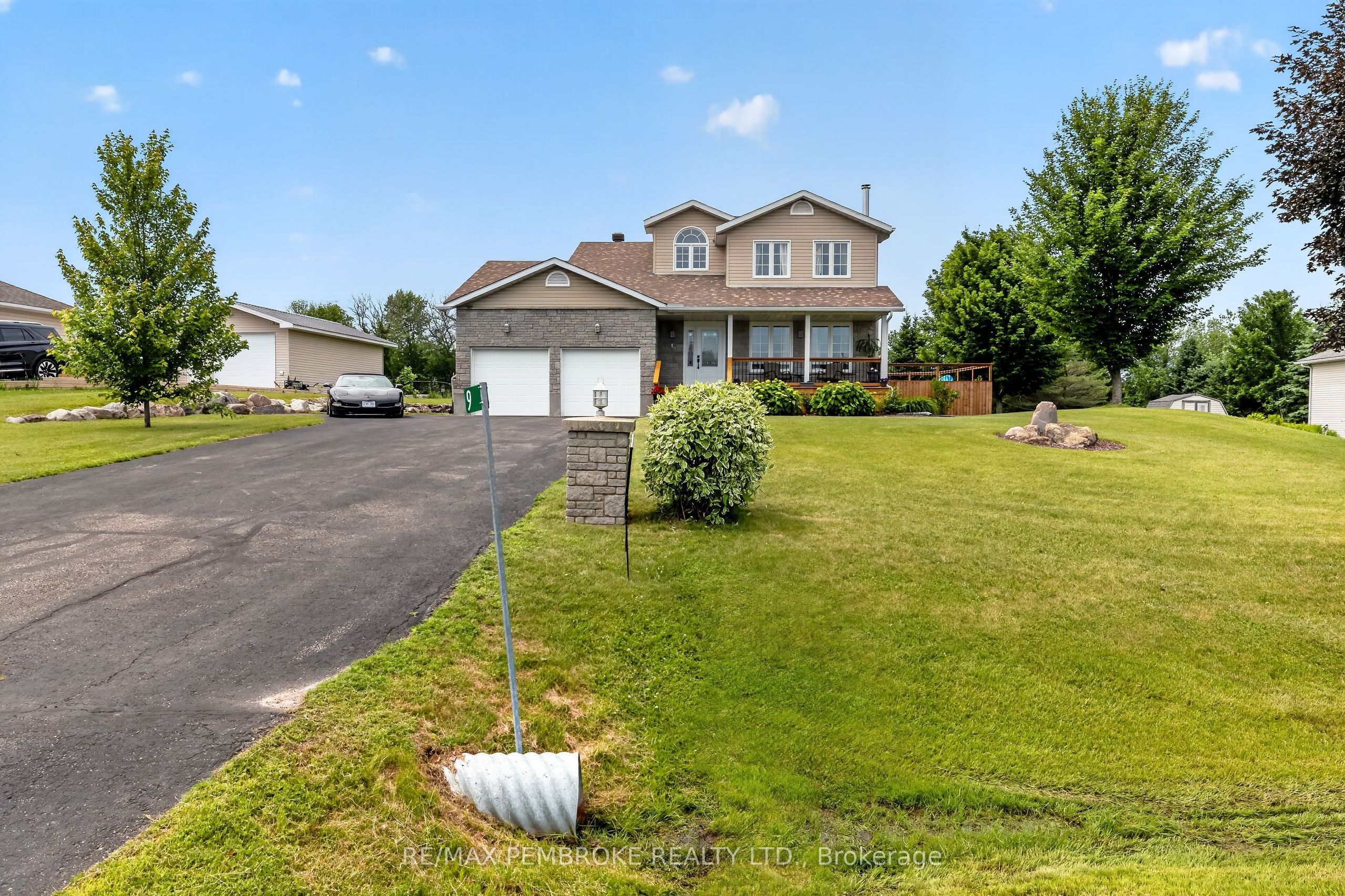 9 Heron Drive, Laurentian Valley, ON K8A 8N8 photo 2