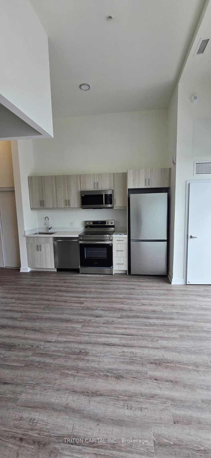 350 Prince Charles Drive S 128, Welland, ON L3C 7B3 photo 3